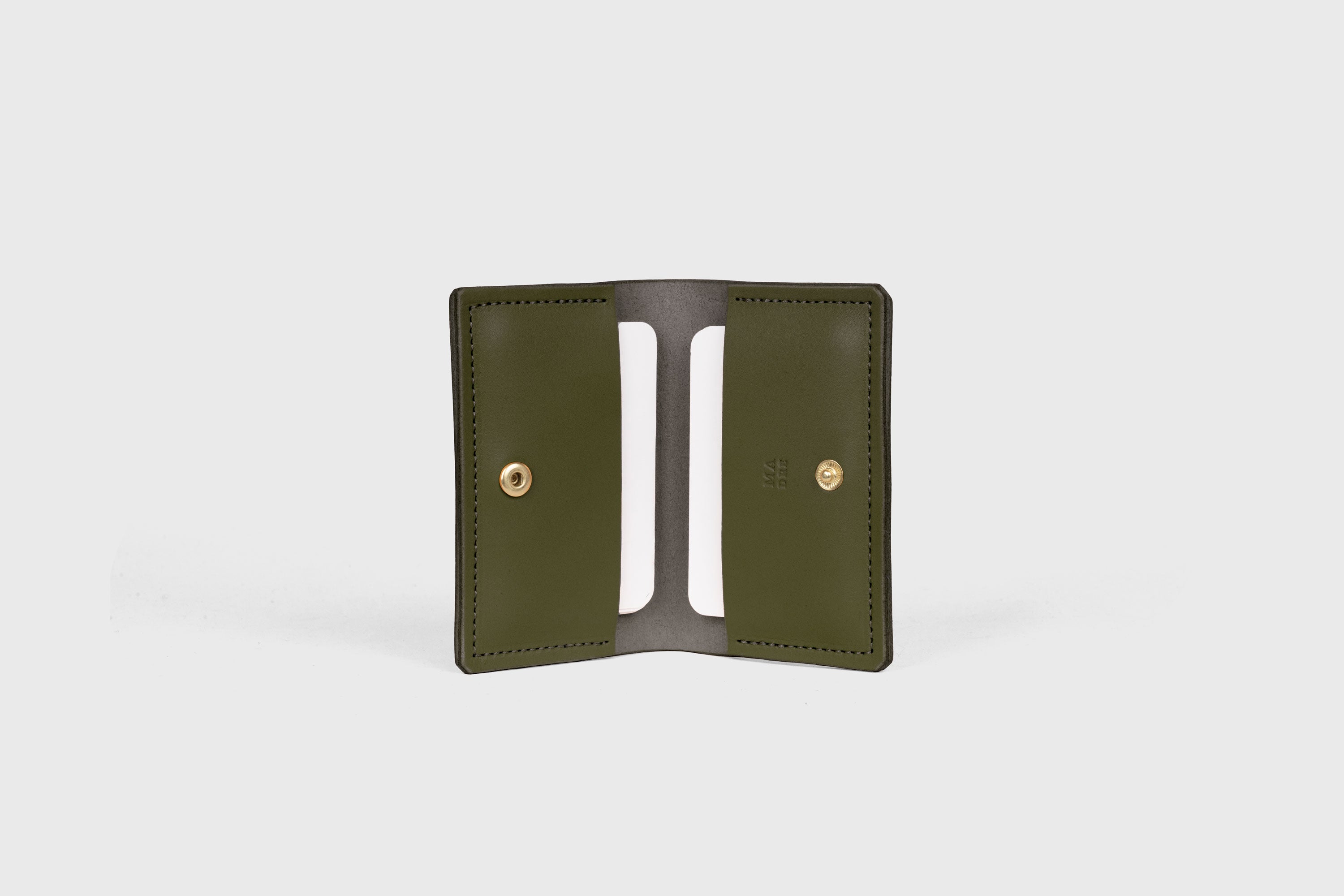 Card Etui In Olive Green Color In Vegetable Tanned Leather Minimalistic Design With Snap Buttons Atelier Madre Manuel Dreesmann Barcelona Spain