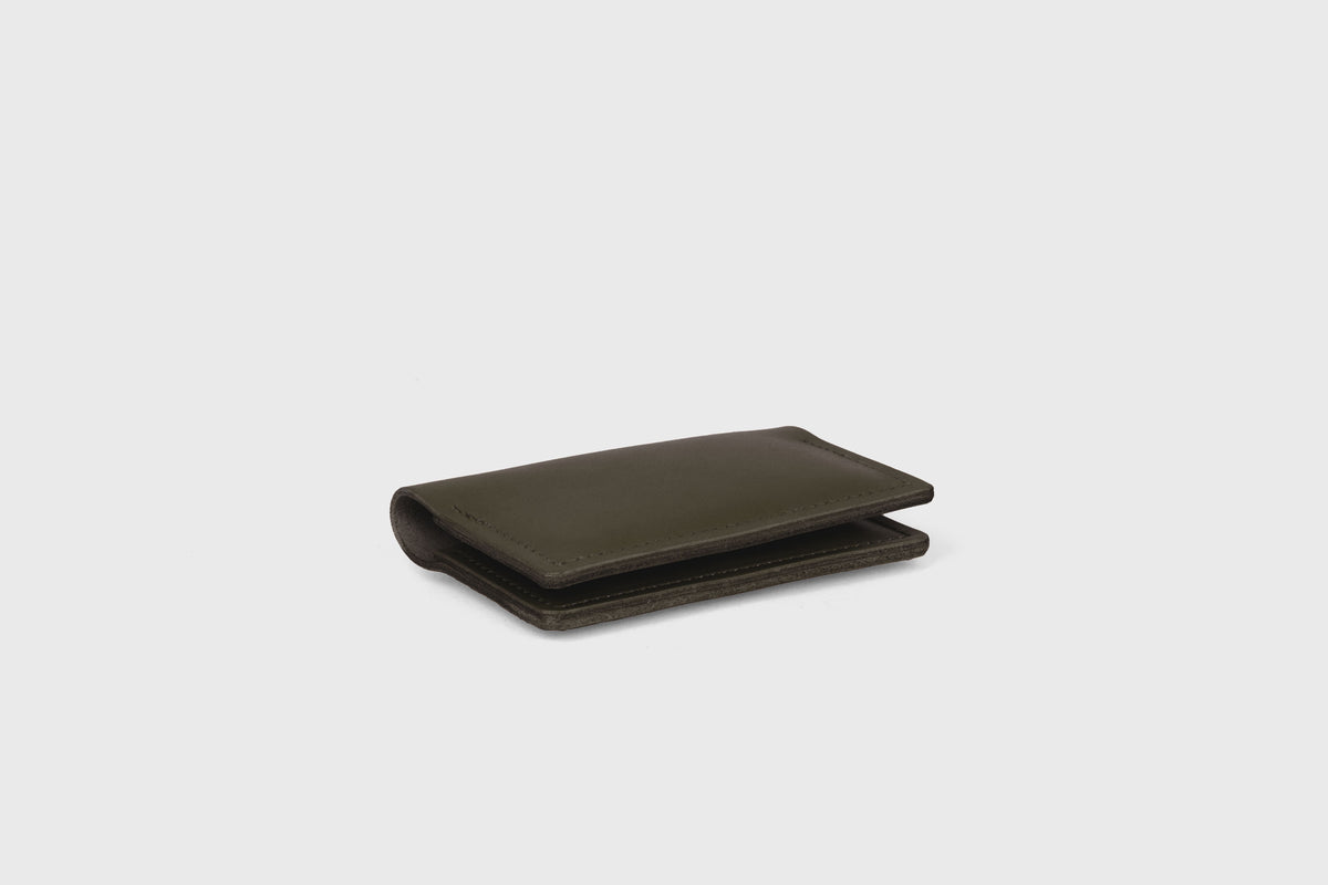 Card Etui Olive Green Leather Atelier Madre Manuel Dreesmann Barcelona Spain 3