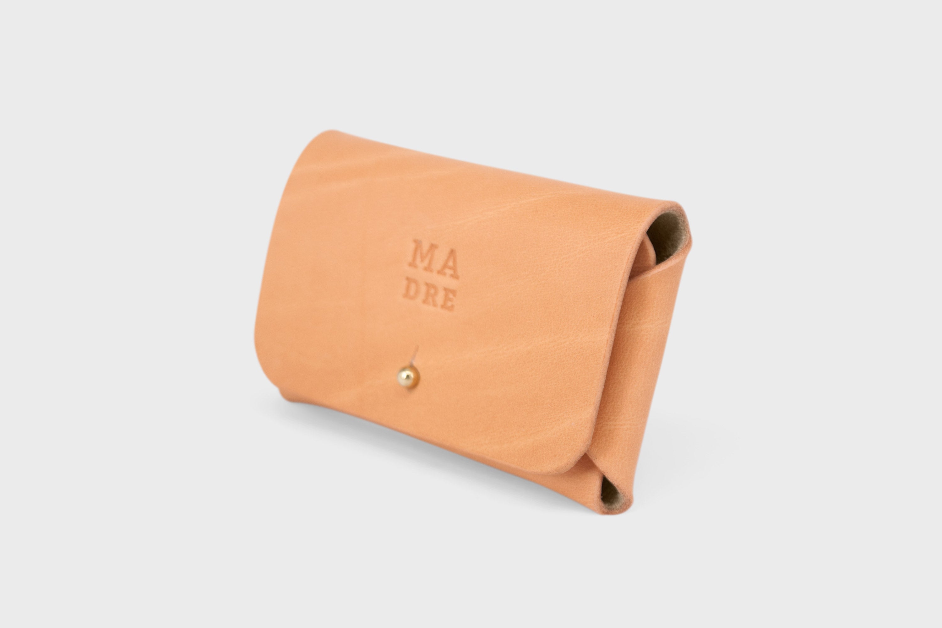 Leather wallet cardholder horizontal design brown color minimalist design atelier madre manuel dreesmann barcelona