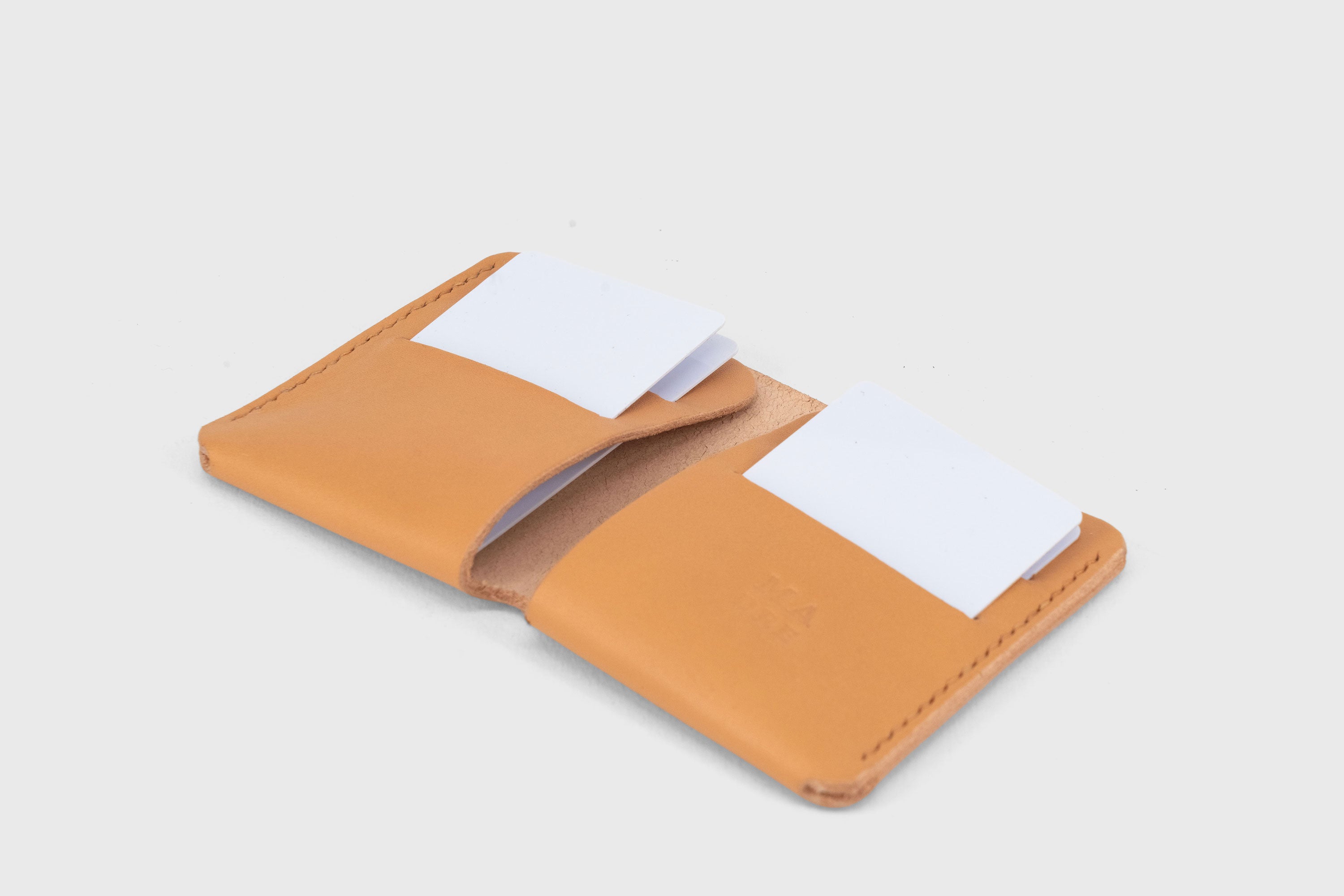 Credit Card Bifold Wallet Leather Brown Color Minimalist Style Handcrafted and Modern Design Atelier Madre Manuel Dreesmann Barcelona Spain