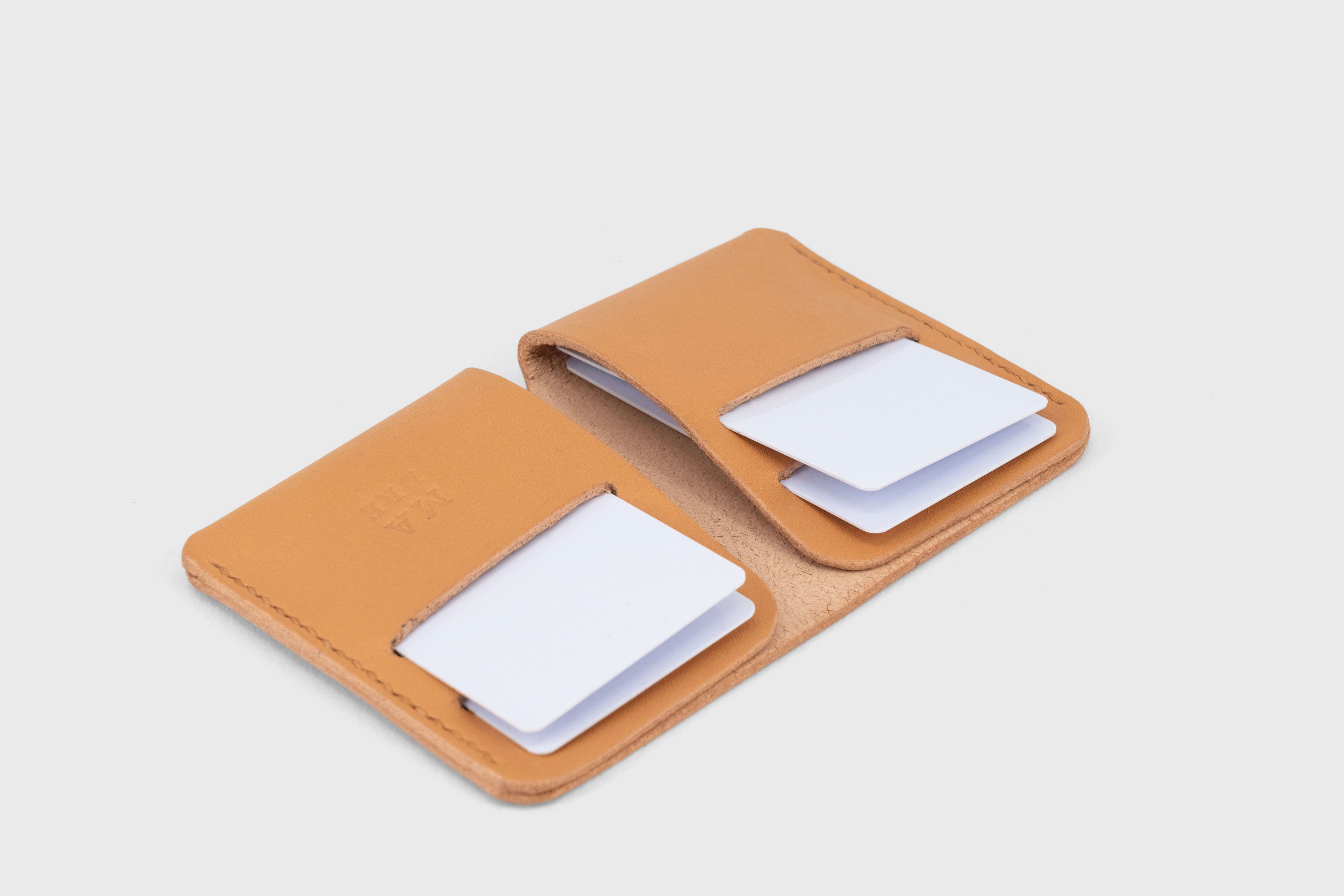 Credit Card Bifold Wallet Leather Brown Color Minimalist Style Handcrafted and Modern Design Atelier Madre Manuel Dreesmann Barcelona Spain