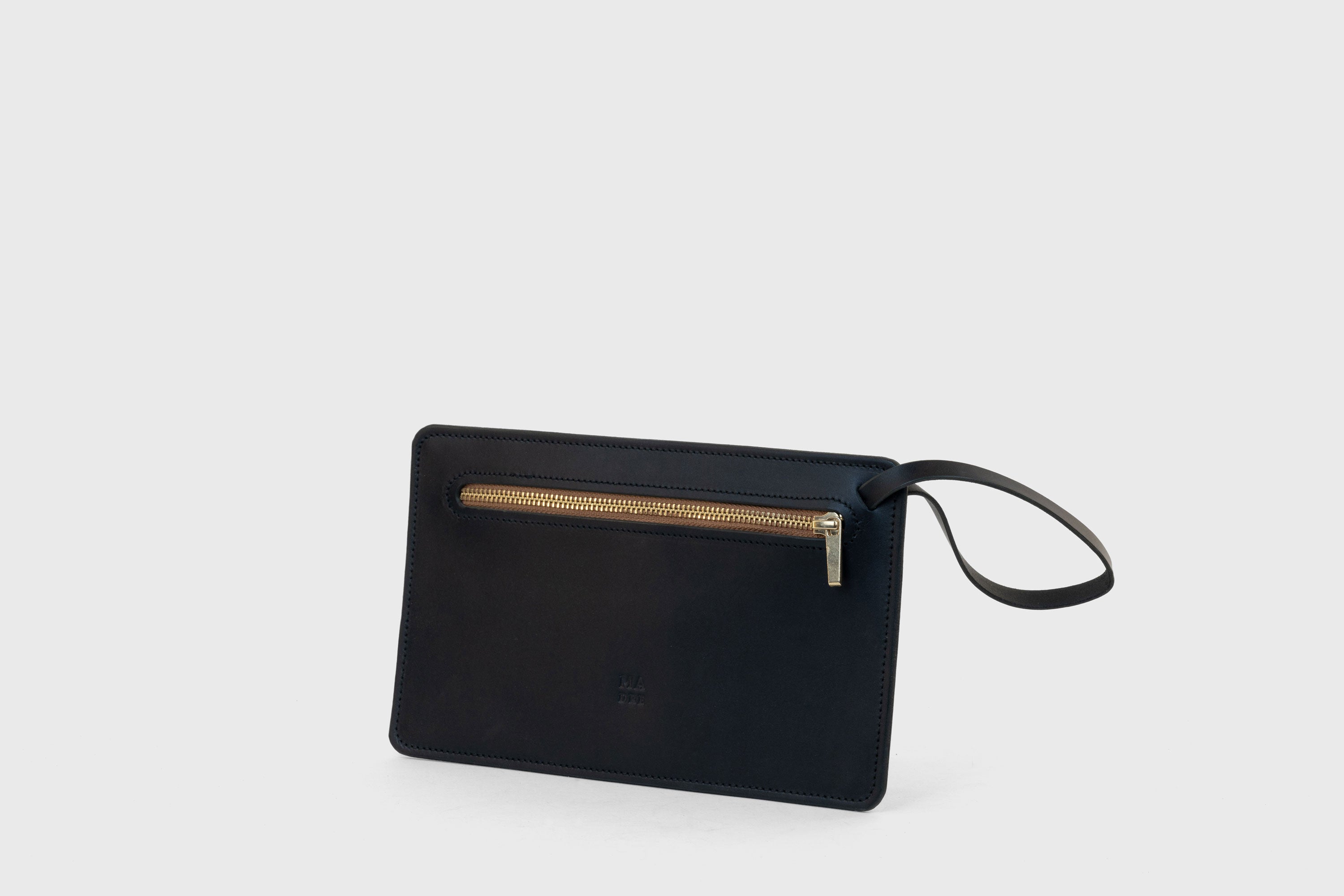 Clutch Flat Leather Black Bag Slim Wrist Band Zipper Minimalistic Premium Handmade Design Atelier Madre Manuel Dreesmann Barcelona Spain