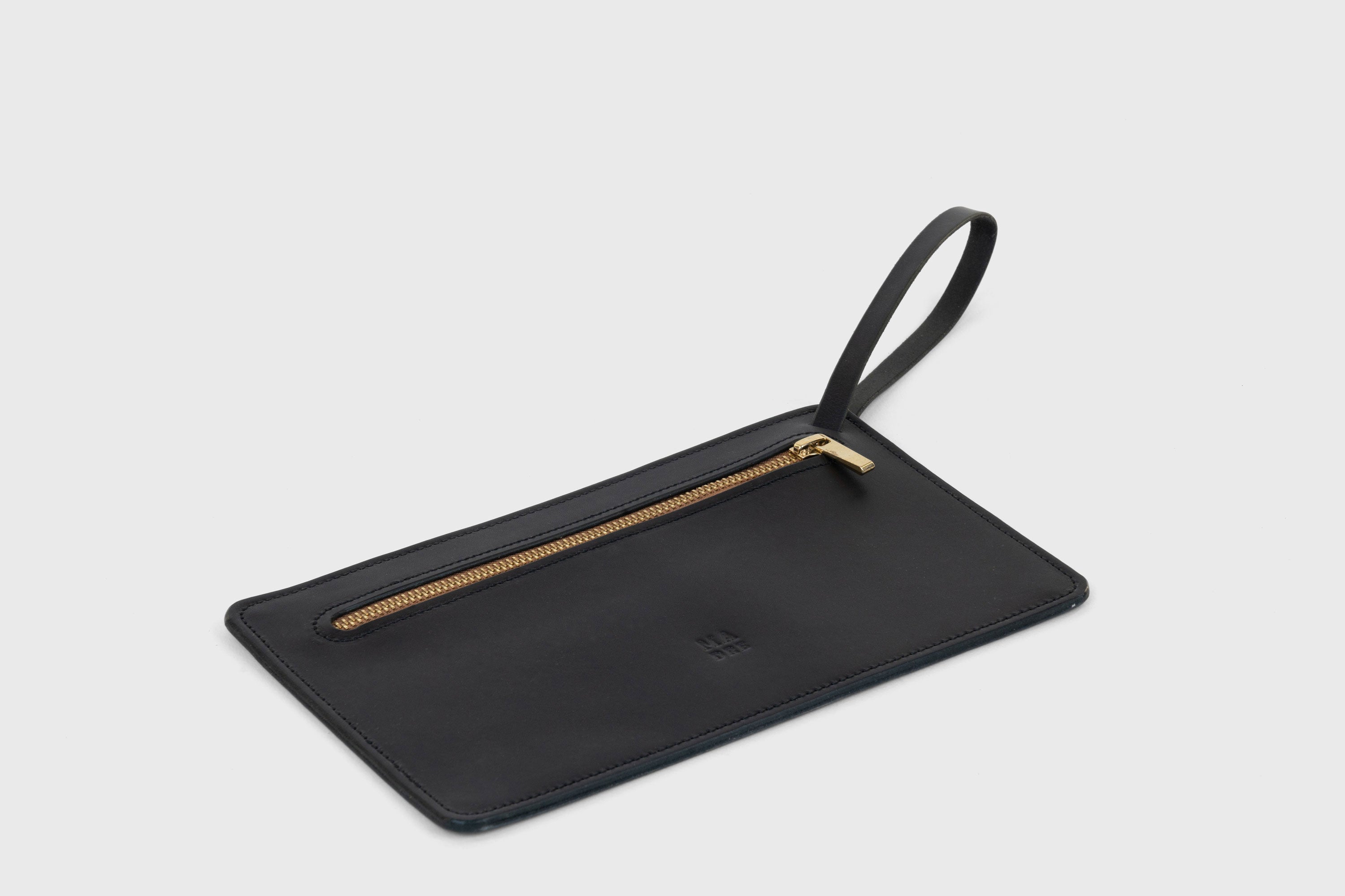 Clutch Flat Leather Black Bag Slim Wrist Band Zipper Minimalistic Premium Handmade Design Atelier Madre Manuel Dreesmann Barcelona Spain