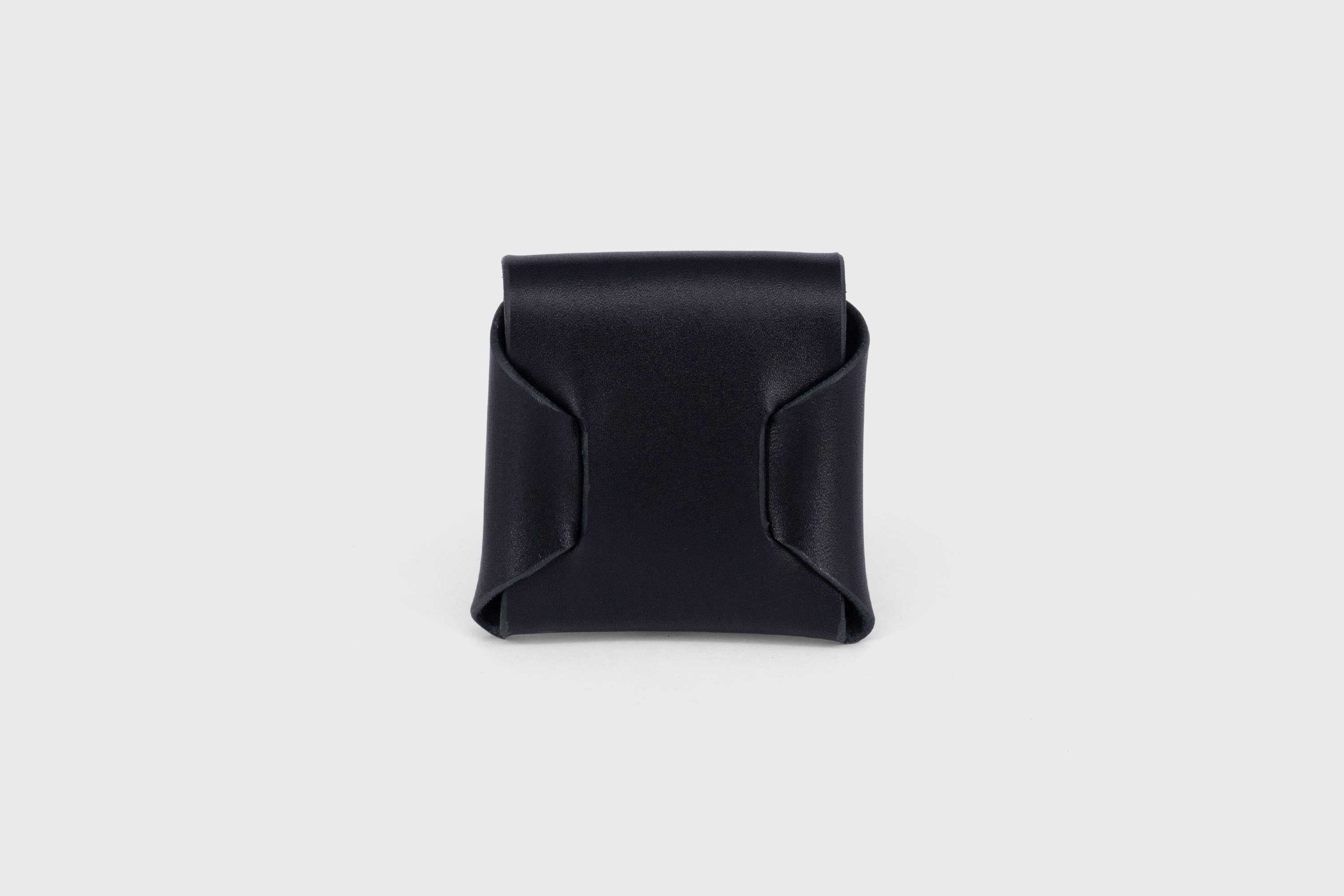 Coin Pouch Case Wallet Leather Full Grain Vegetable Tanned Black Minimalist Design Atelier Madre Manuel Dreesmann Barcelona