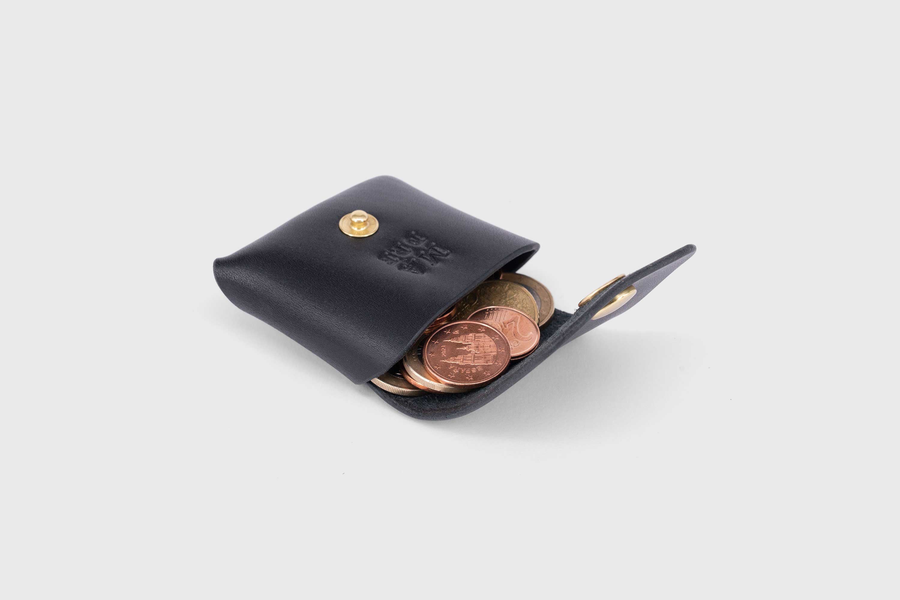 Coin Pouch Case Wallet Leather Full Grain Vegetable Tanned Black Minimalist Design Atelier Madre Manuel Dreesmann Barcelona