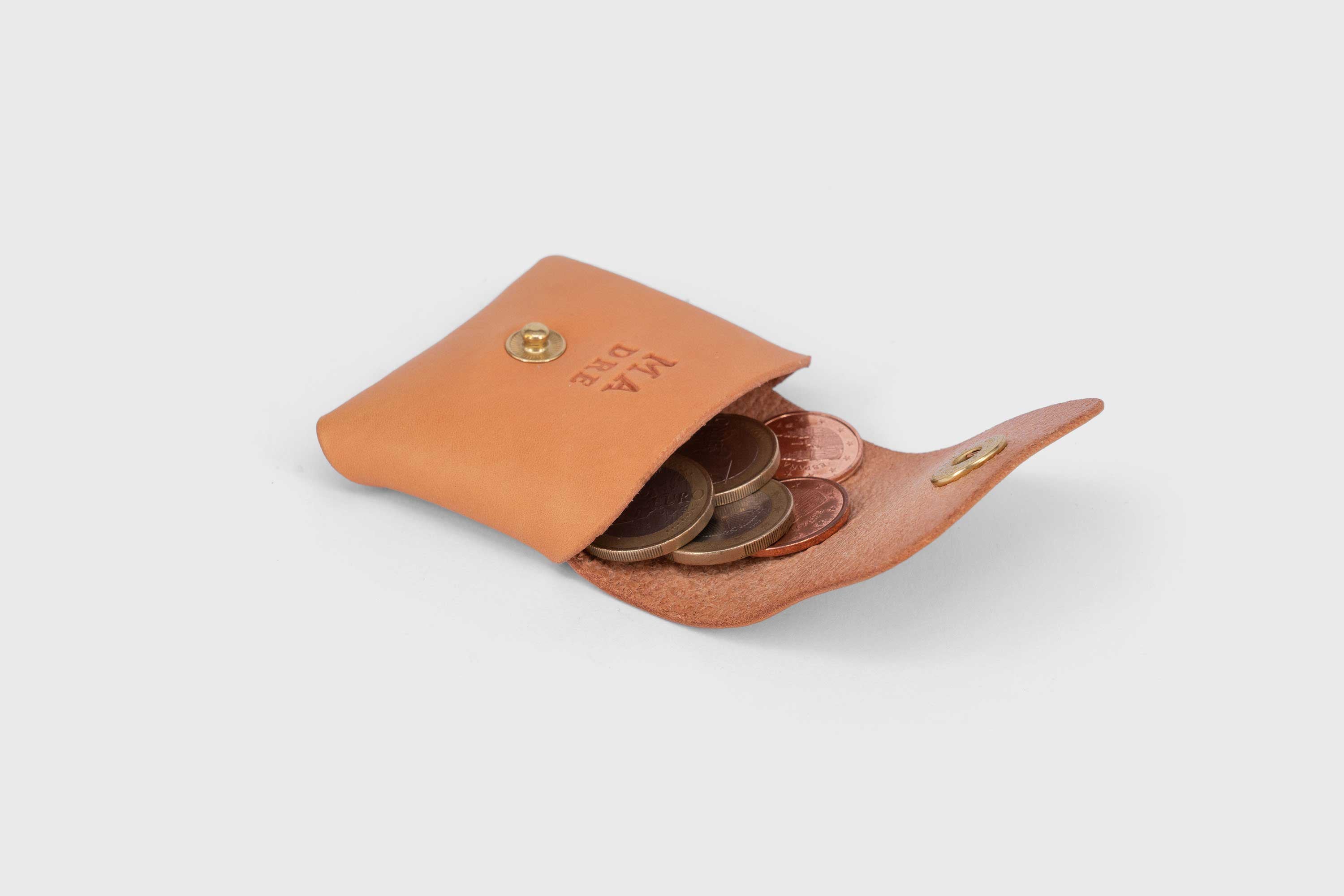 Coin Pouch Case Wallet Leather Full Grain Vegetable Tanned Brown Minimalist Design Atelier Madre Manuel Dreesmann Barcelona