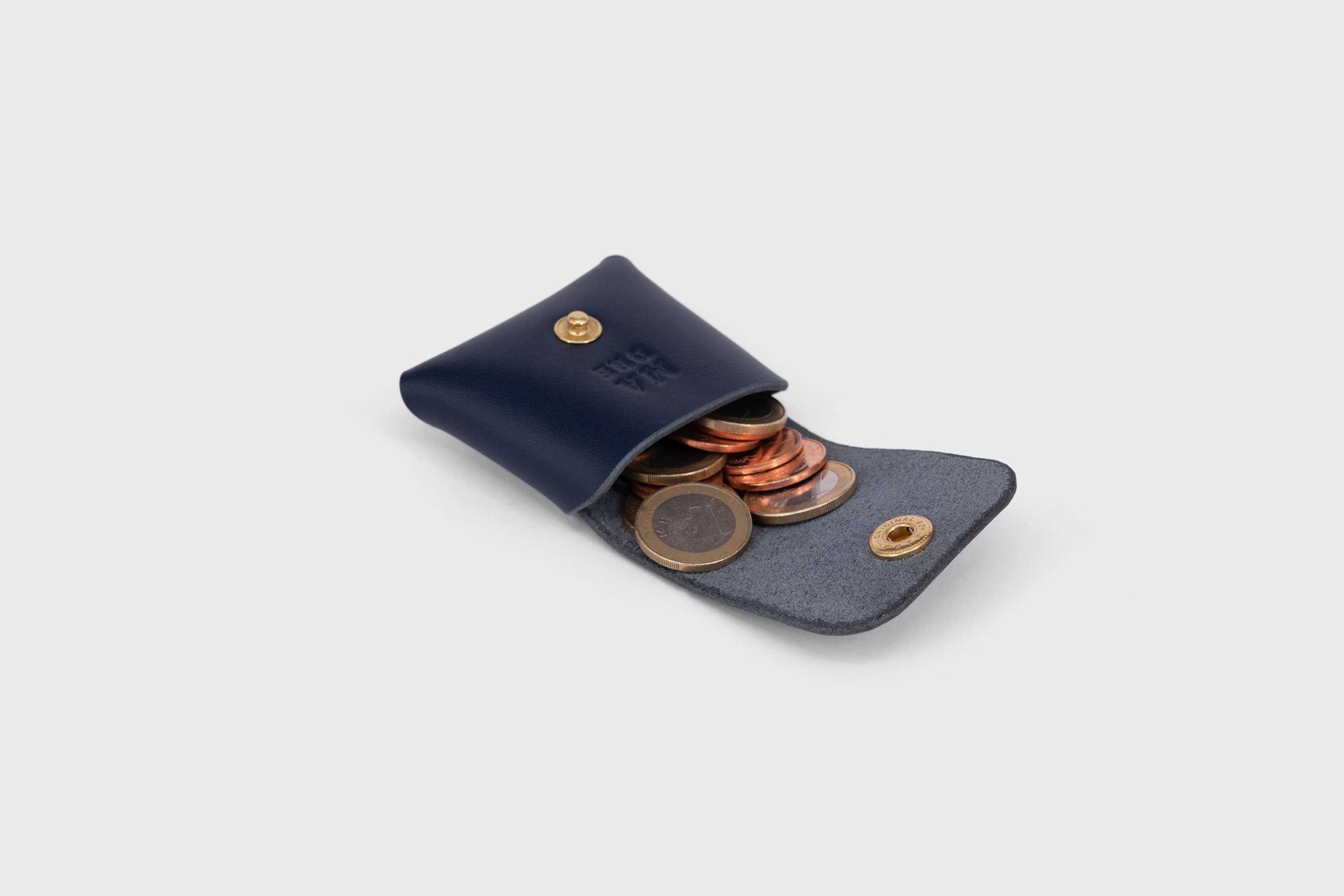 Coin Pouch Case Wallet Leather Full Grain Vegetable Tanned Marine Blue Minimalist Design Atelier Madre Manuel Dreesmann Barcelona