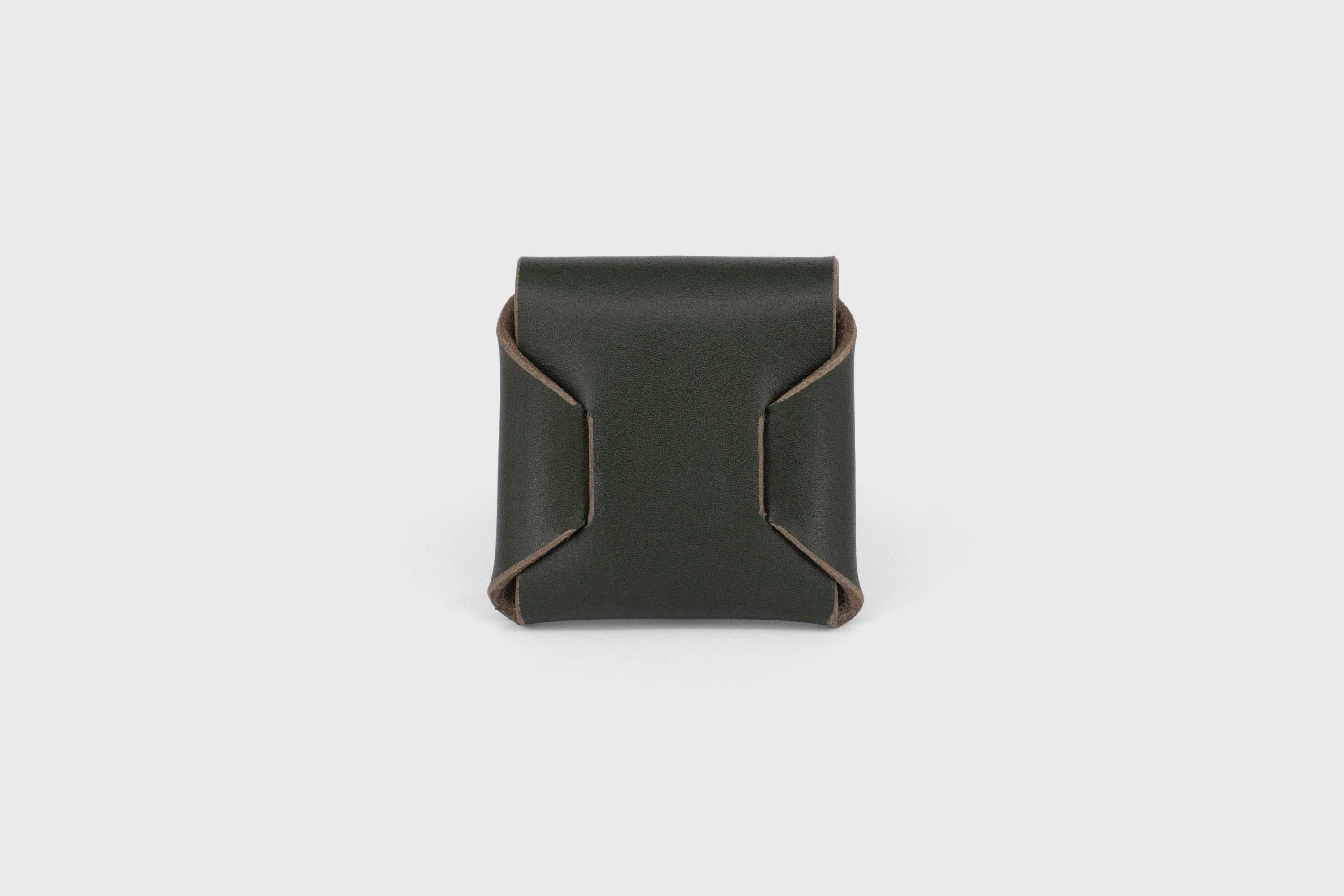 Coin Pouch Case Wallet Leather Full Grain Vegetable Tanned Olive Green Minimalist Design Atelier Madre Manuel Dreesmann Barcelona