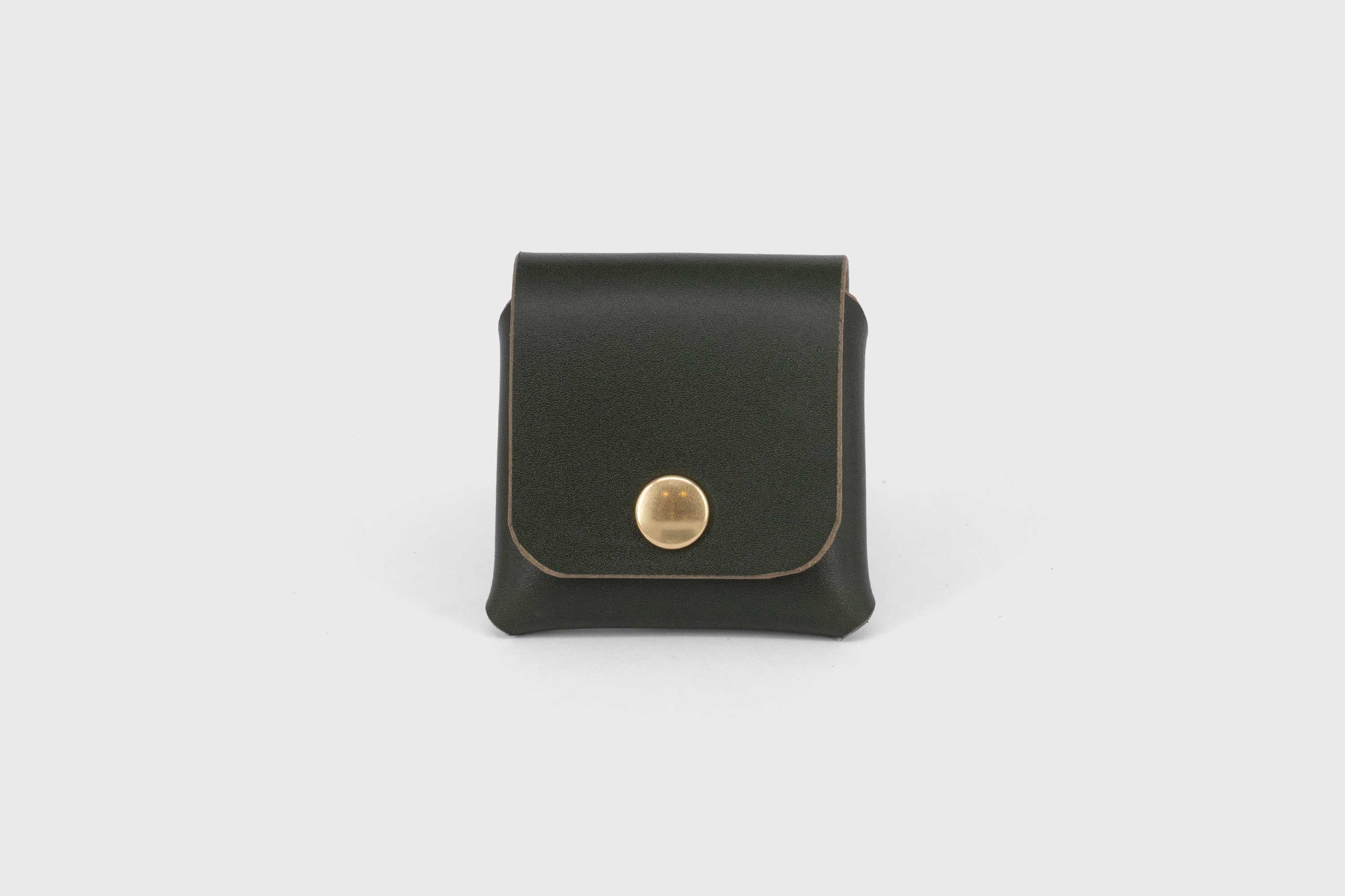 Coin Pouch Case Wallet Leather Full Grain Vegetable Tanned Olive Green Minimalist Design Atelier Madre Manuel Dreesmann Barcelona