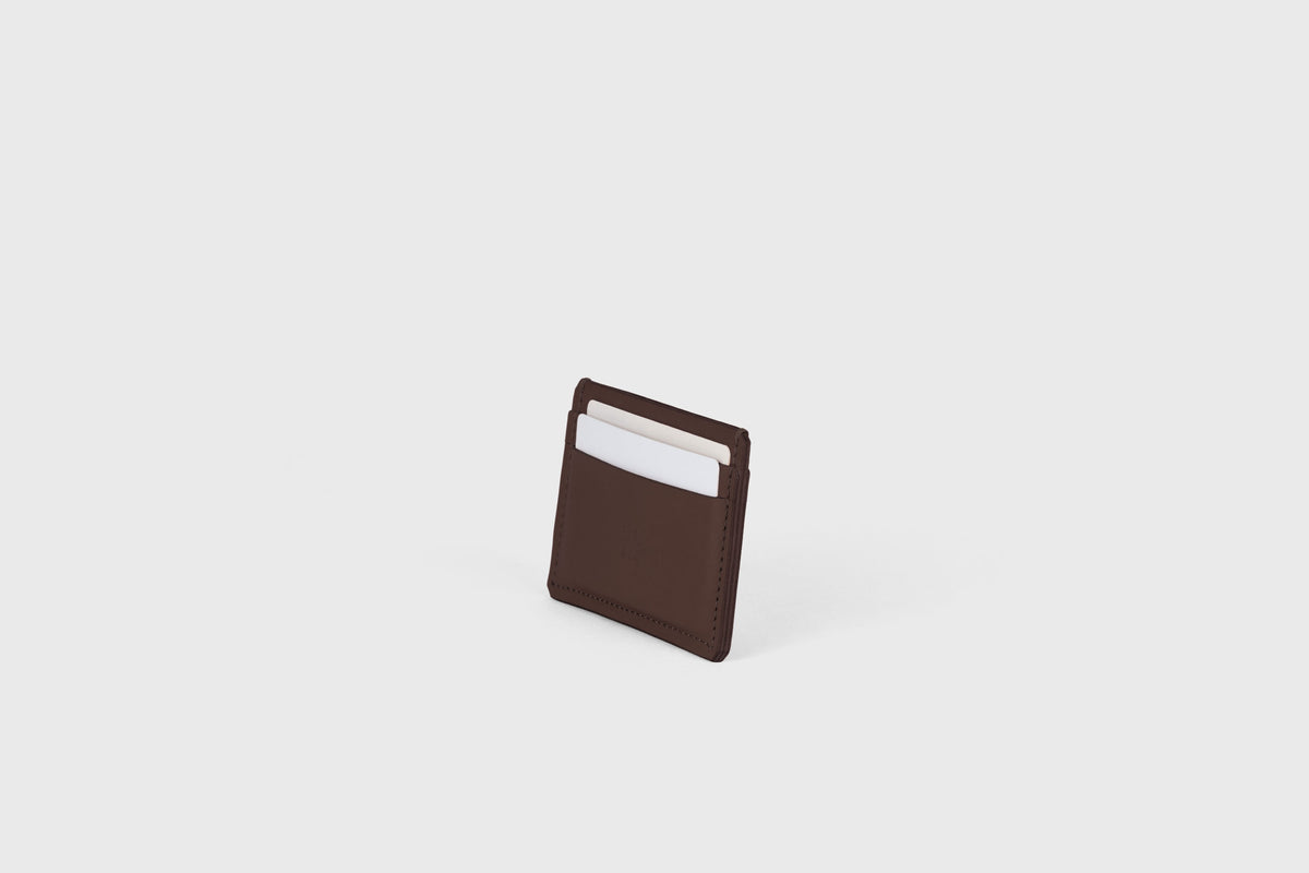 Credit Card Wallet Chocolate Brown Colour Slim Minimalist Atelier Madre Manuel Dreesmann Barcelona Spain 3
