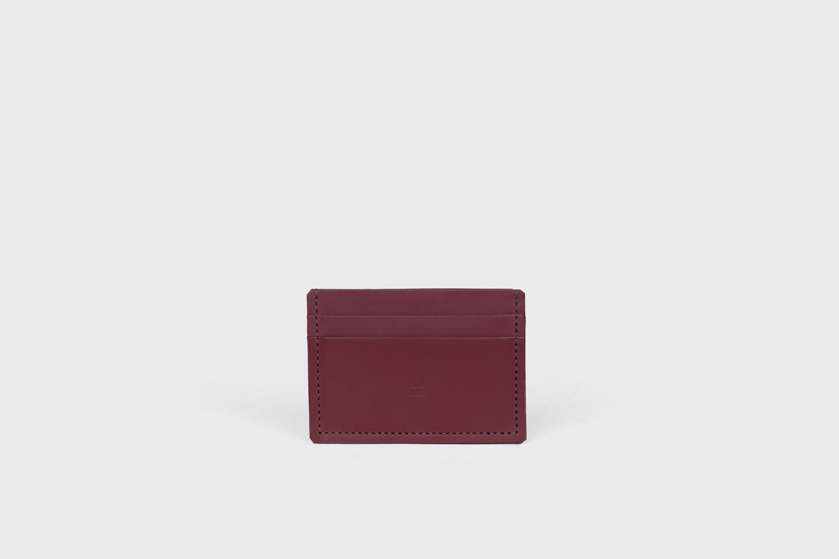 Credit Card Wallet Minimalist Leather Burgundy Colour Atelier Madre Manuel Dreesmann Barcelona Spain 2