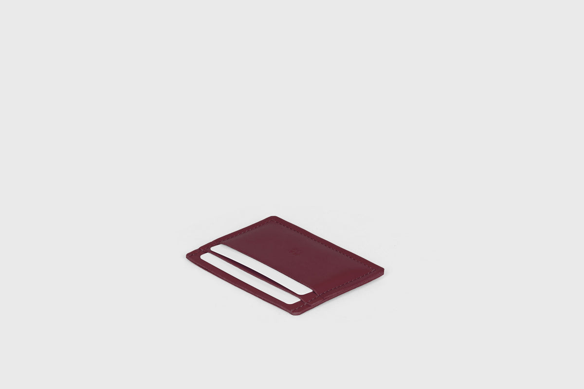 Credit Card Wallet Minimalist Leather Burgundy Colour Atelier Madre Manuel Dreesmann Barcelona Spain 5