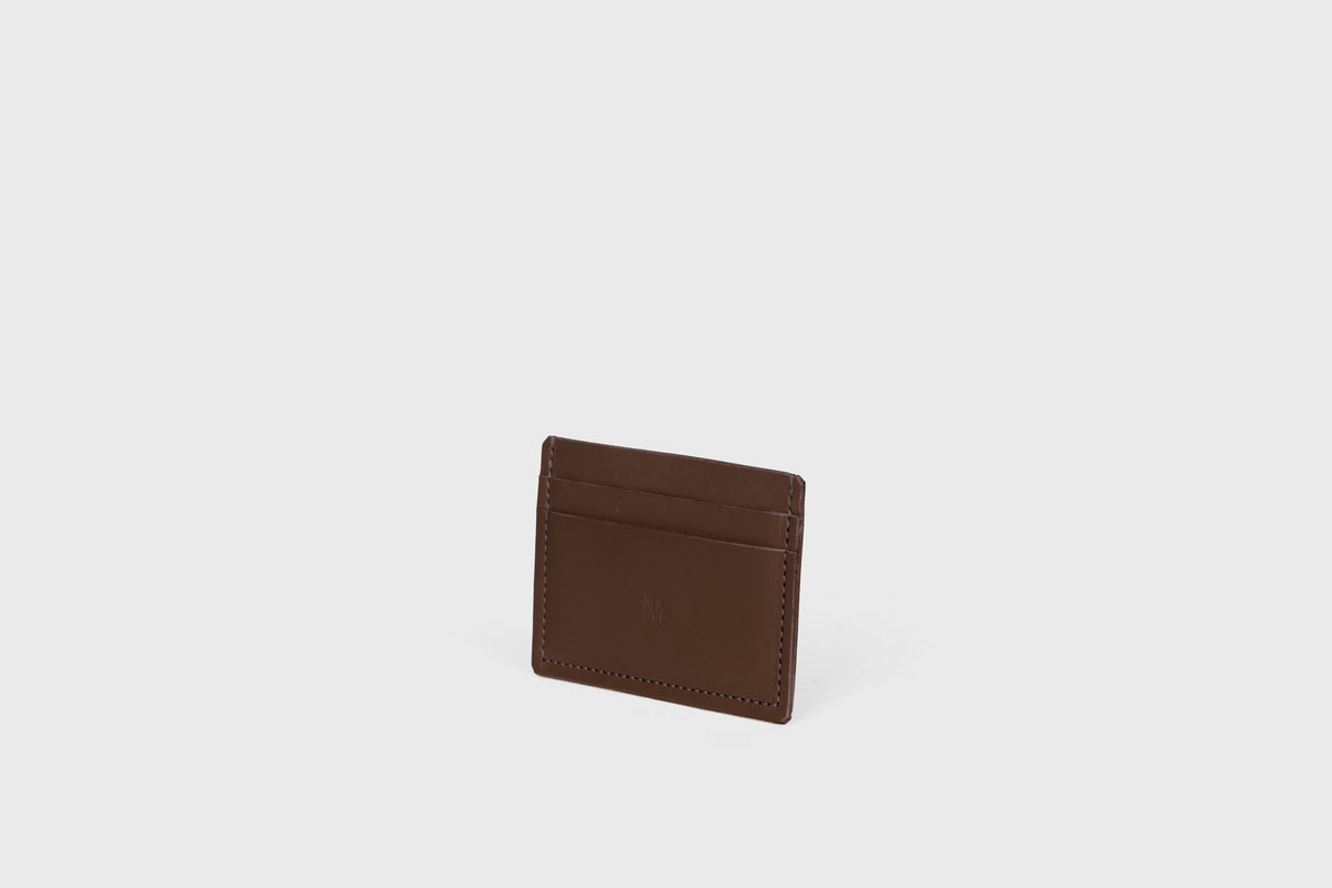 Credit Card Wallet Minimalist Leather Chocolate Brown Colour Atelier Madre Manuel Dreesmann Barcelona Spain 4