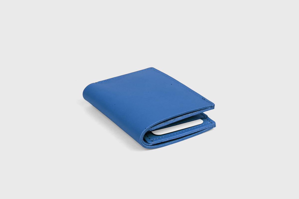 Credit Card Wallet Minimalist Leather Royal Blue Atelier Madre Manuel Dreesmann 3