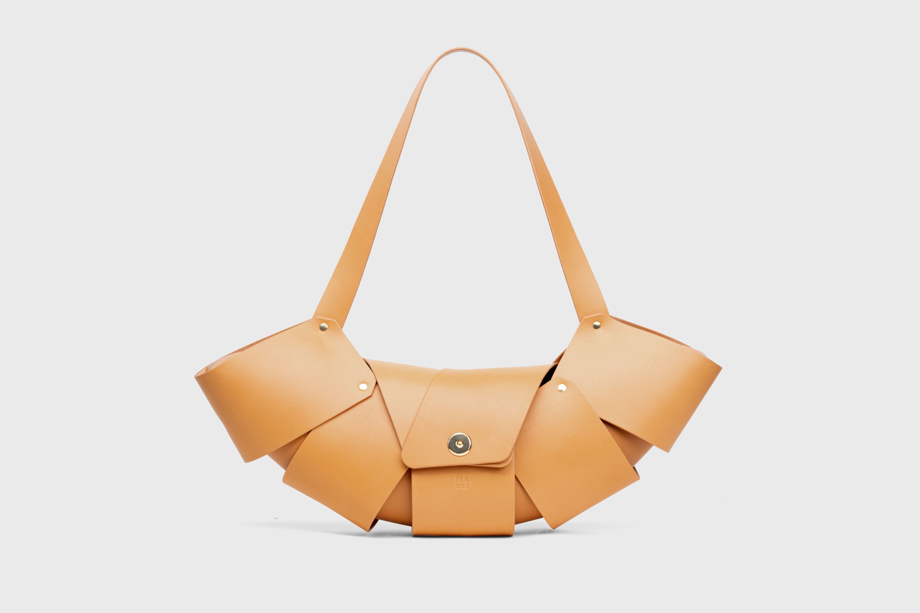 Croissant Bag Big Brown Leather Magnetic Closure Full Grain Vegetable Tanned Leather High Quality Modern Minimalistic Organic Design Full Brass Rivets Atelier Madre Manuel Dreesmann Barcelona Spain