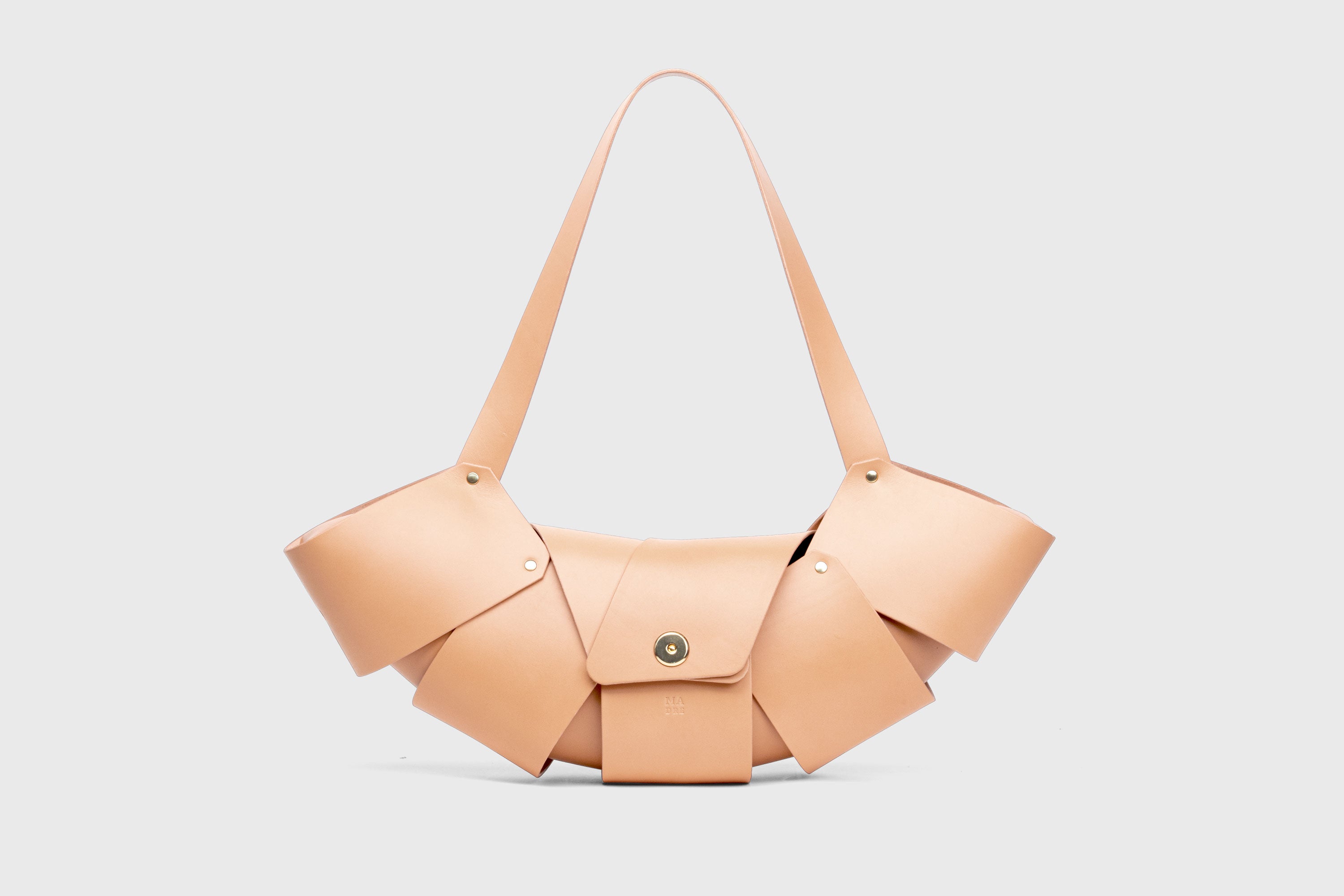 Croissant Bag Big Natural Colour Leather Magnetic Closure Full Grain Vegetable Tanned Leather High Quality Modern Minimalistic Organic Design Full Brass Rivets Atelier Madre Manuel Dreesmann Barcelona Spain