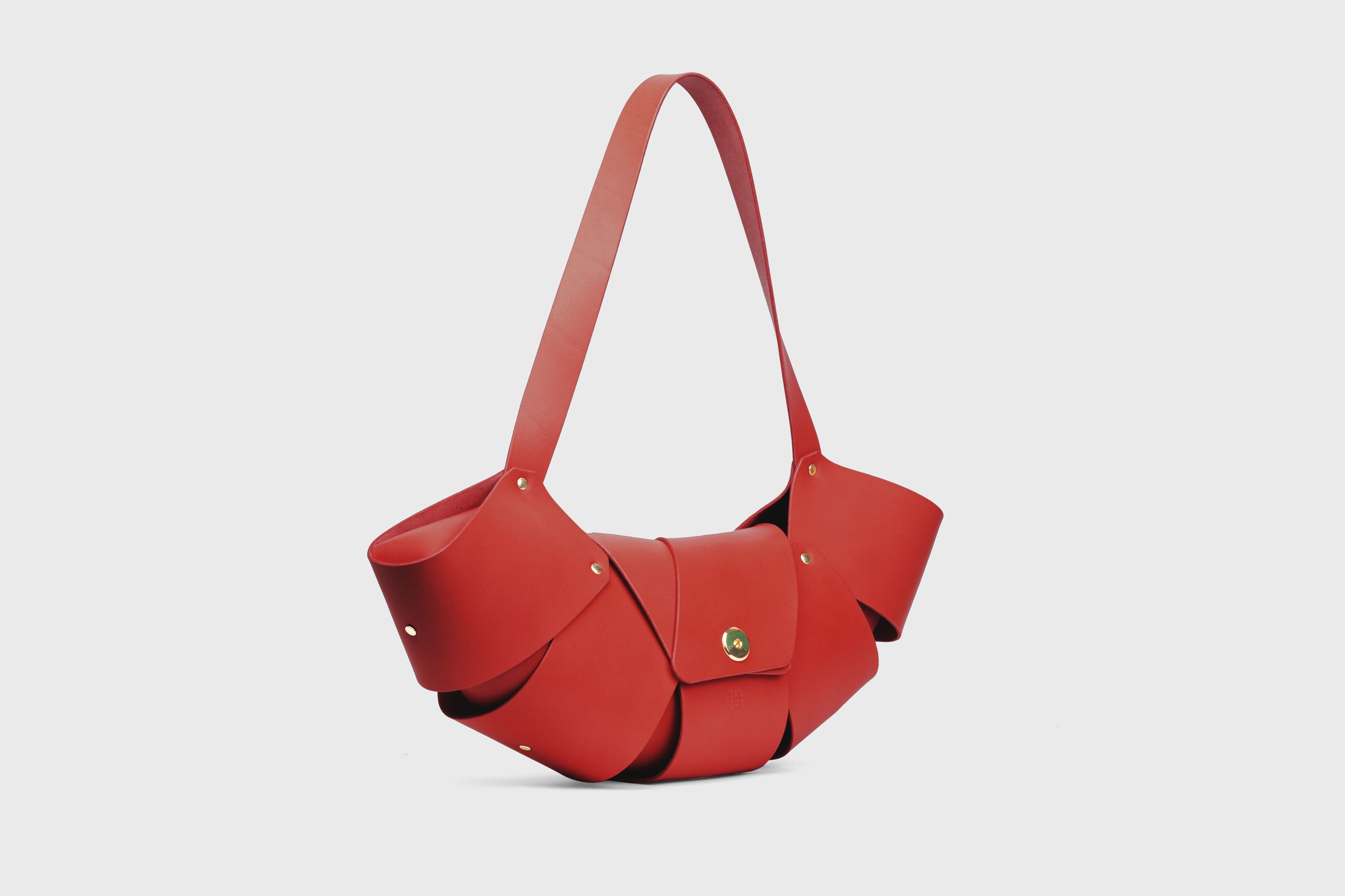 Croissant Bag Big Red Leather Magnetic Closure Full Grain Vegetable Tanned Leather High Quality Modern Minimalistic Organic Design Full Brass Rivets Atelier Madre Manuel Dreesmann Barcelona Spain