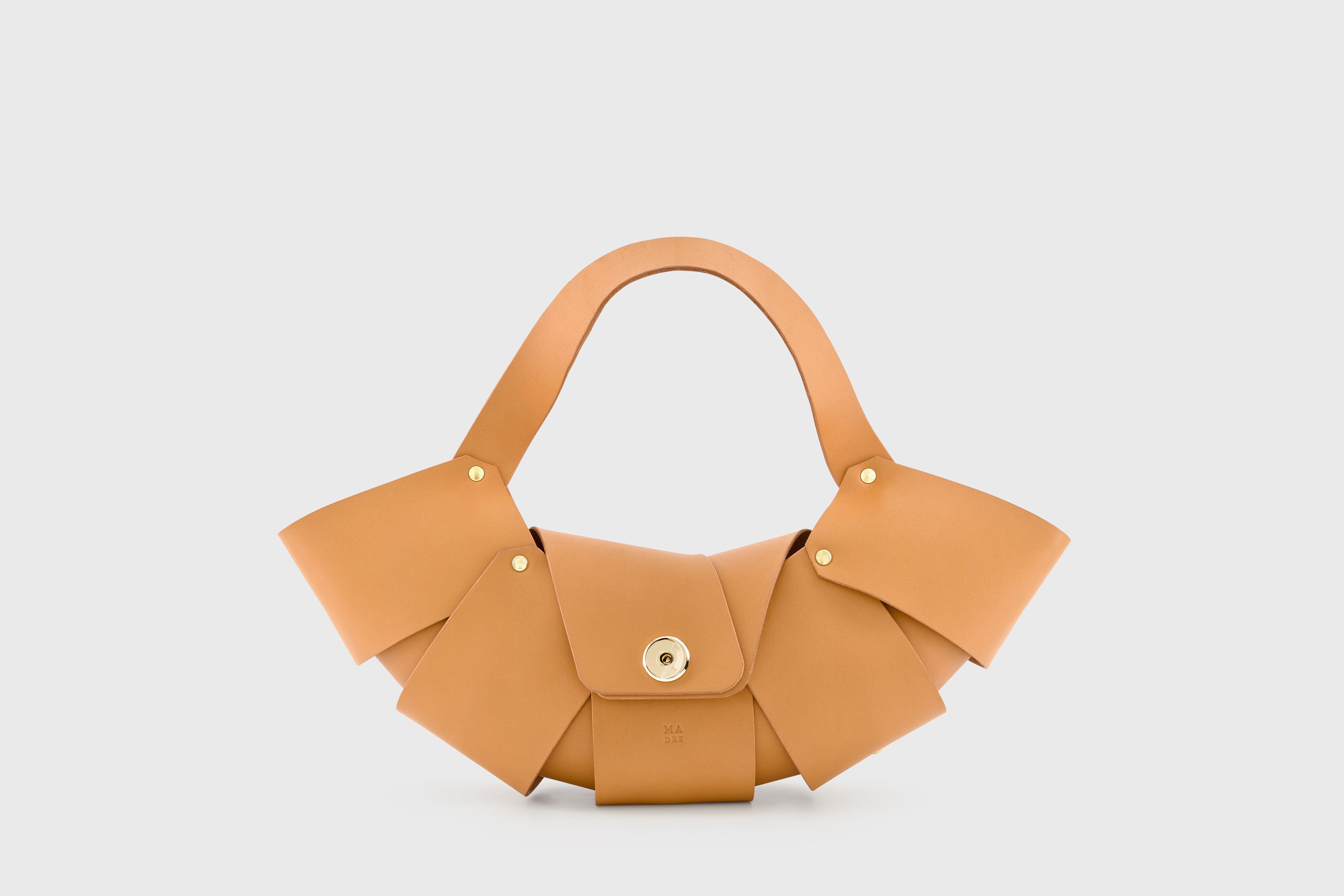 Croissant Bag Brown Leather Magnetic Closure Full Grain Vegetable Tanned Leather High Quality Modern Minimalistic Organic Design Full Brass Rivets Atelier Madre Manuel Dreesmann Barcelona Spain