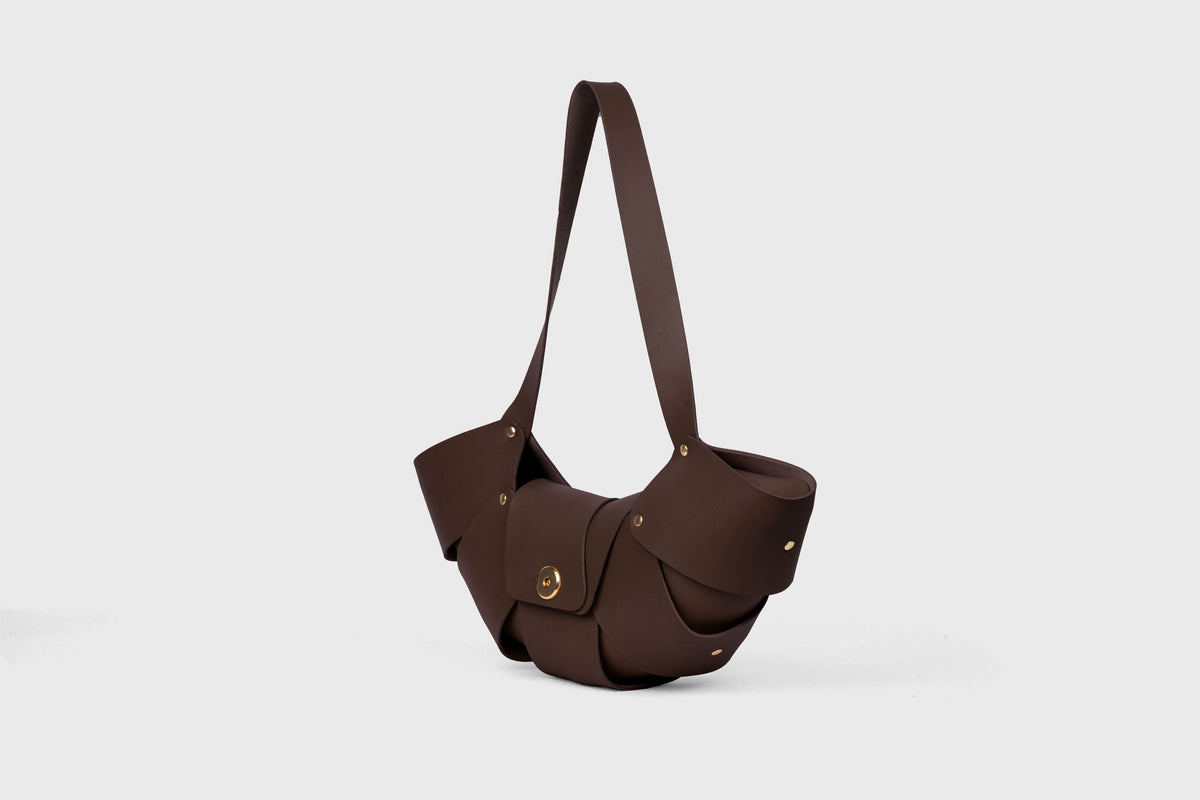 Croissant Bag Magnetic Closure Chocolate Brown Leather Atelier Madre Manuel Dreesmann Barcelona Spain 2