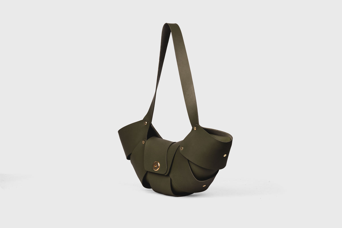 Croissant Bag Magnetic Closure Olive Green Color Leather Atelier Madre Manuel Dreesmann Barcelona Spain 2