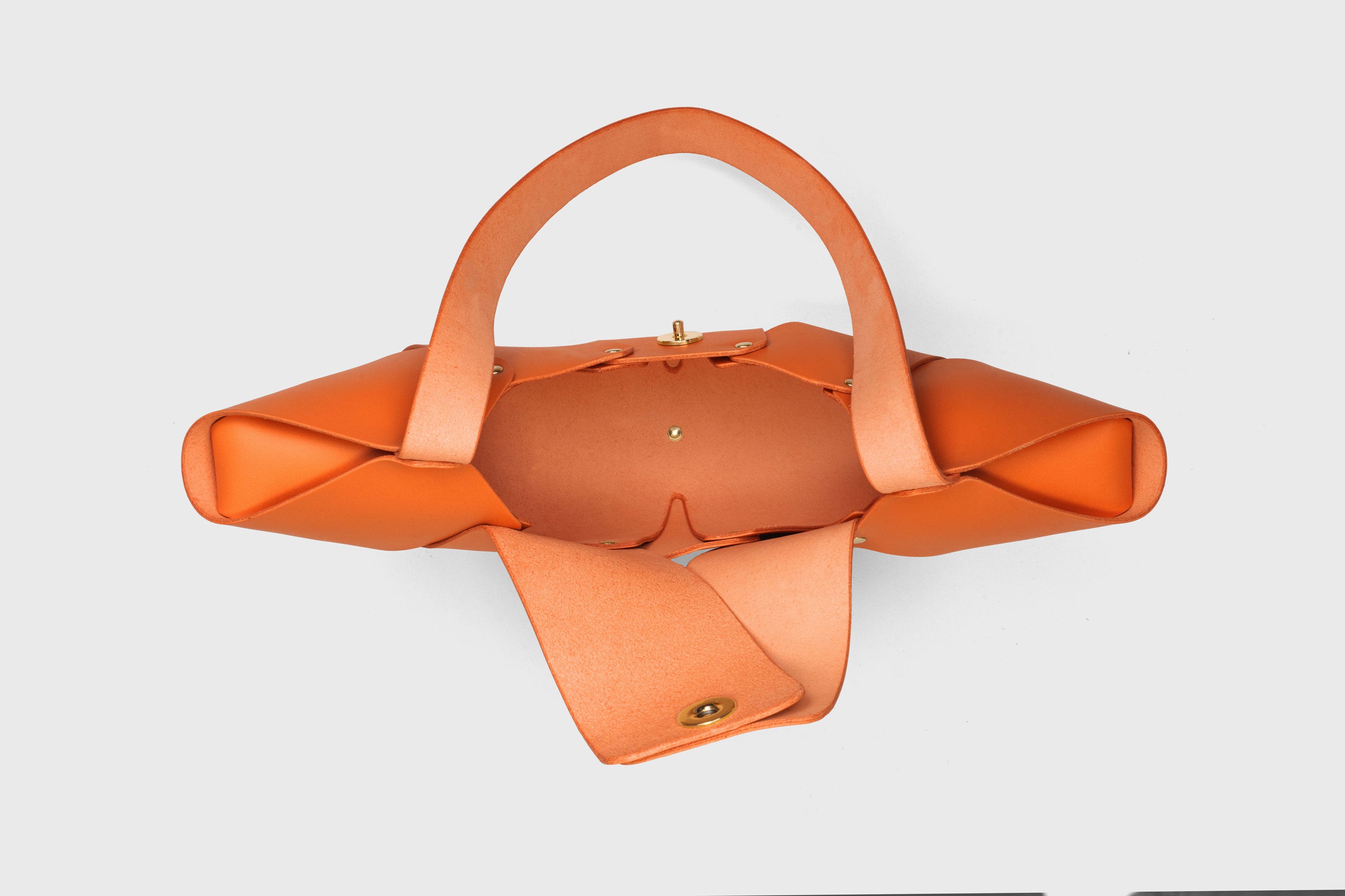 Croissant Bag Orange Color Leather Magnetic Closure Full Grain Vegetable Tanned Leather High Quality Modern Minimalistic Organic Design Full Brass Rivets Atelier Madre Manuel Dreesmann Barcelona Spain