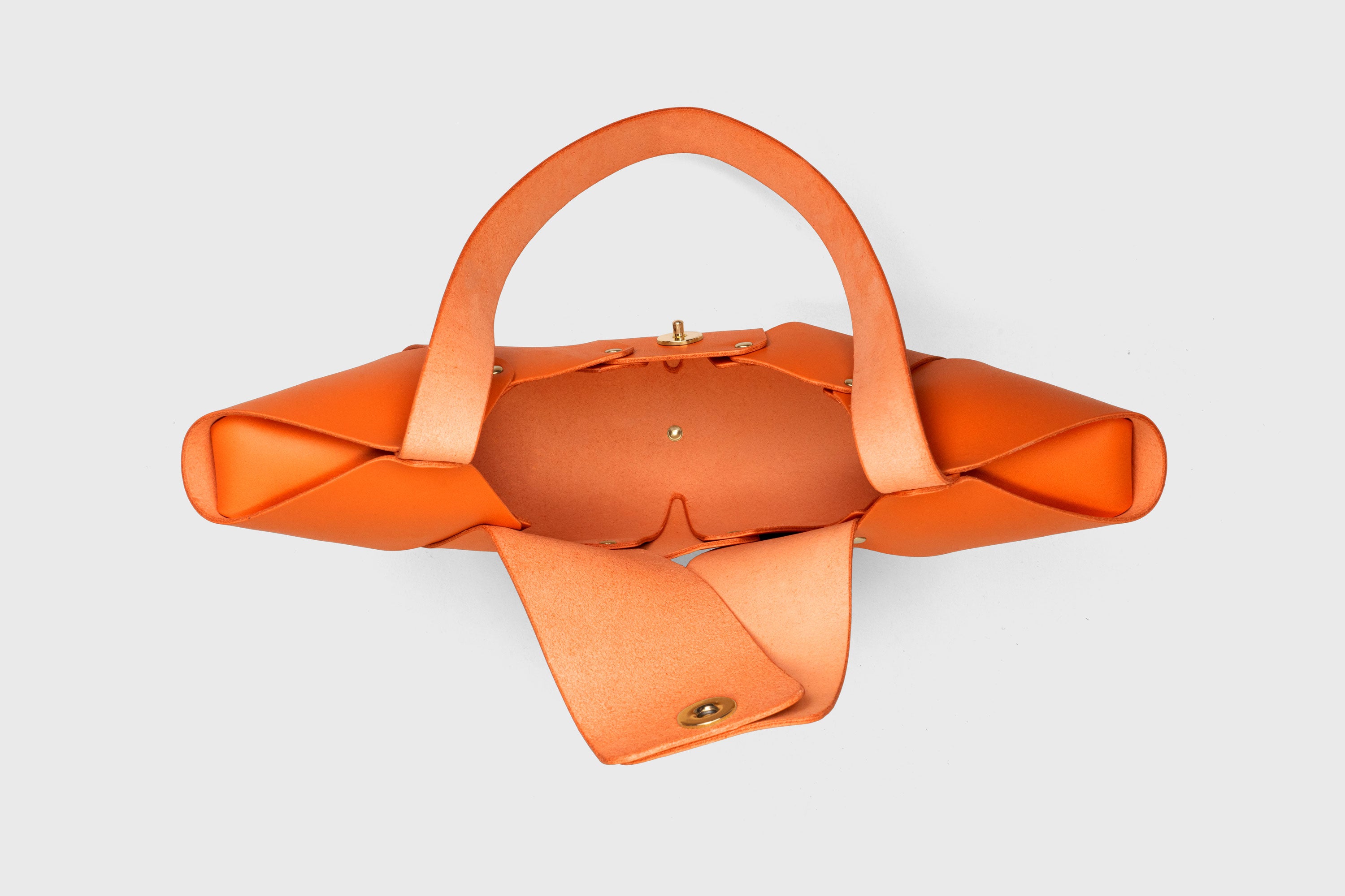 Mala Croissant Laranja – Couro de Qualidade Premium – Design Minimalista / Mala de Ombro / da Atelier Madre / Manuel Dreesmann Barcelona