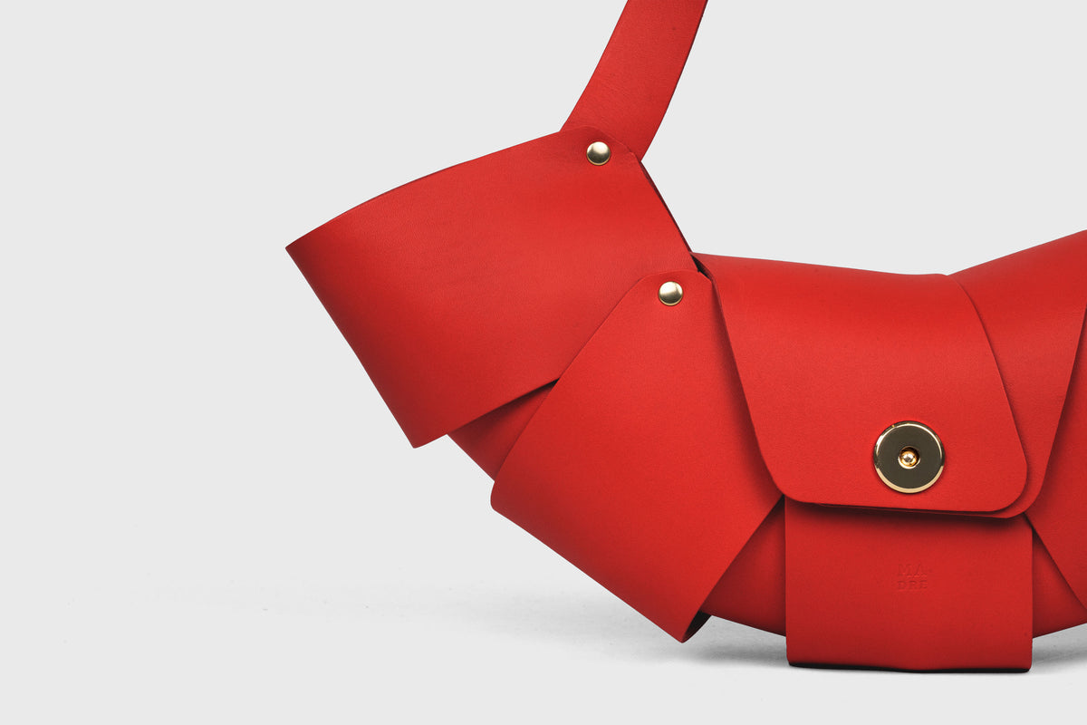 Croissant Bag Magnetic Closure Red Leather Atelier Madre Manuel Dreesmann Barcelona Spain 3