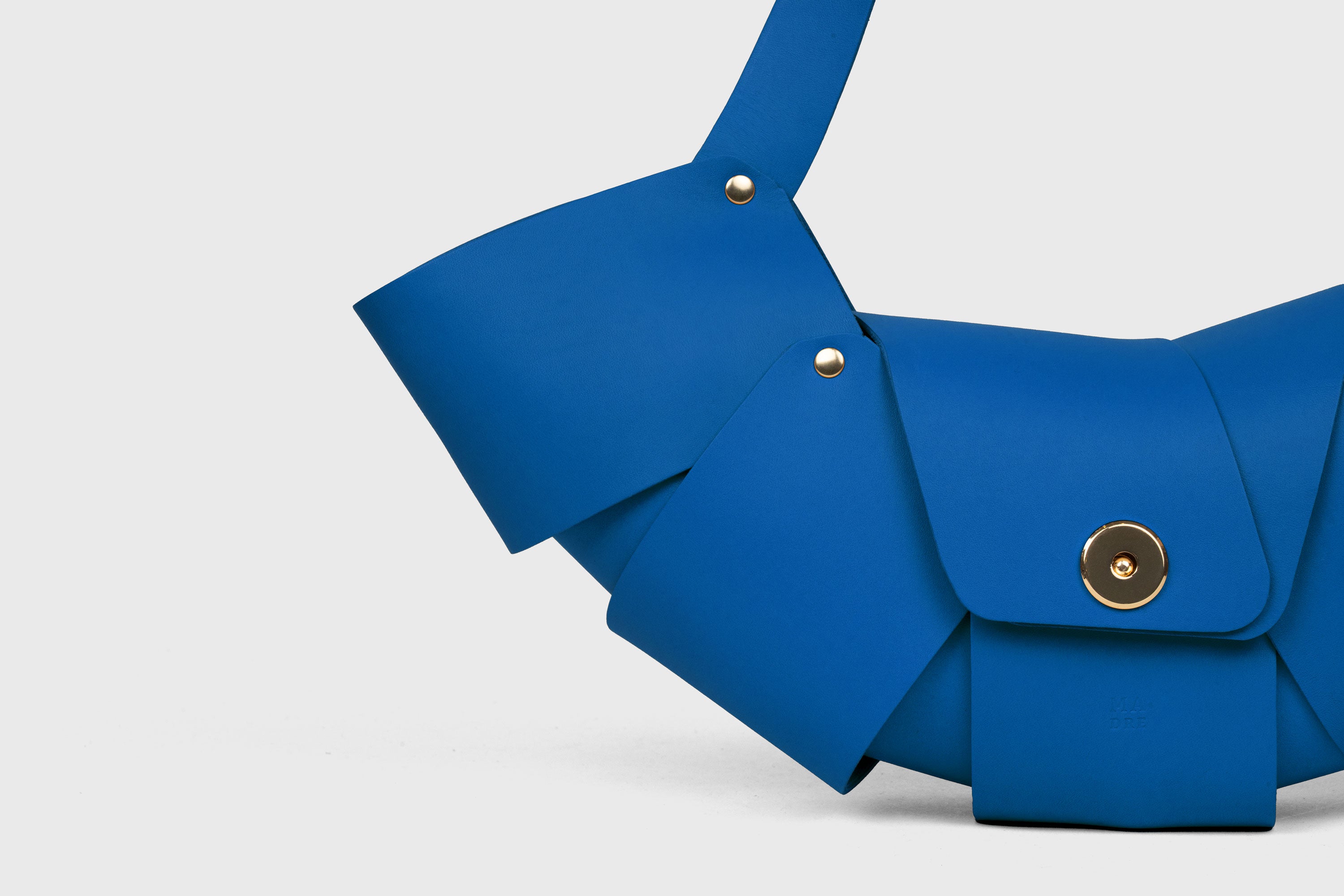 Croissant Bag Royal Blue Leather Magnetic Closure Full Grain Vegetable Tanned Leather High Quality Modern Minimalistic Organic Design Full Brass Rivets Atelier Madre Manuel Dreesmann Barcelona Spain