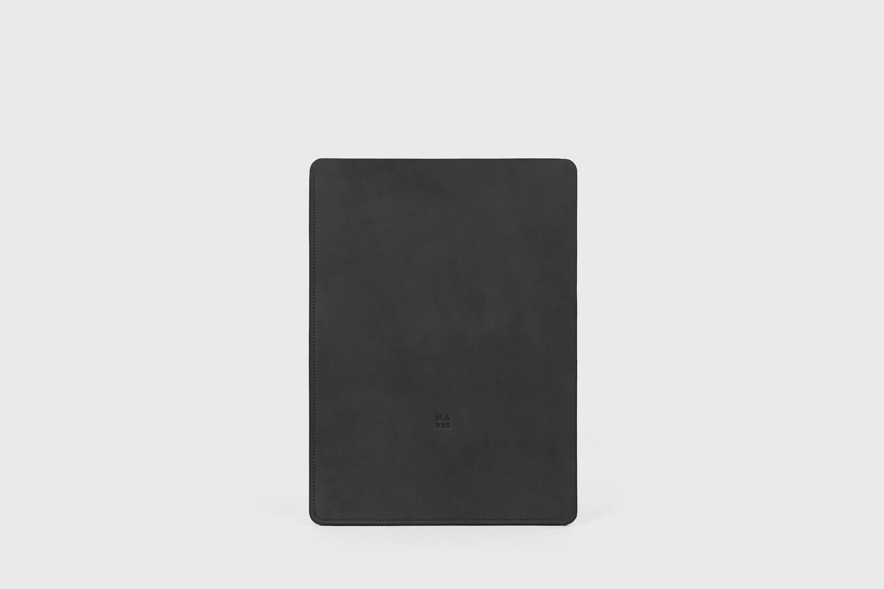 Document Folder Leather Black Color Minimalist Design Atelier Madre Manuel Dreesmann Barcelona Spain