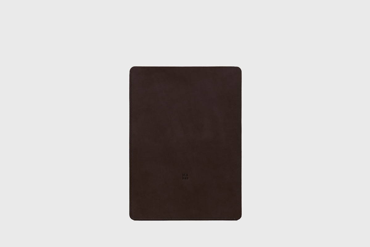 Document Folder Leather Chocolate Brown Color Minimalist Design Atelier Madre Manuel Dreesmann Barcelona Spain 3