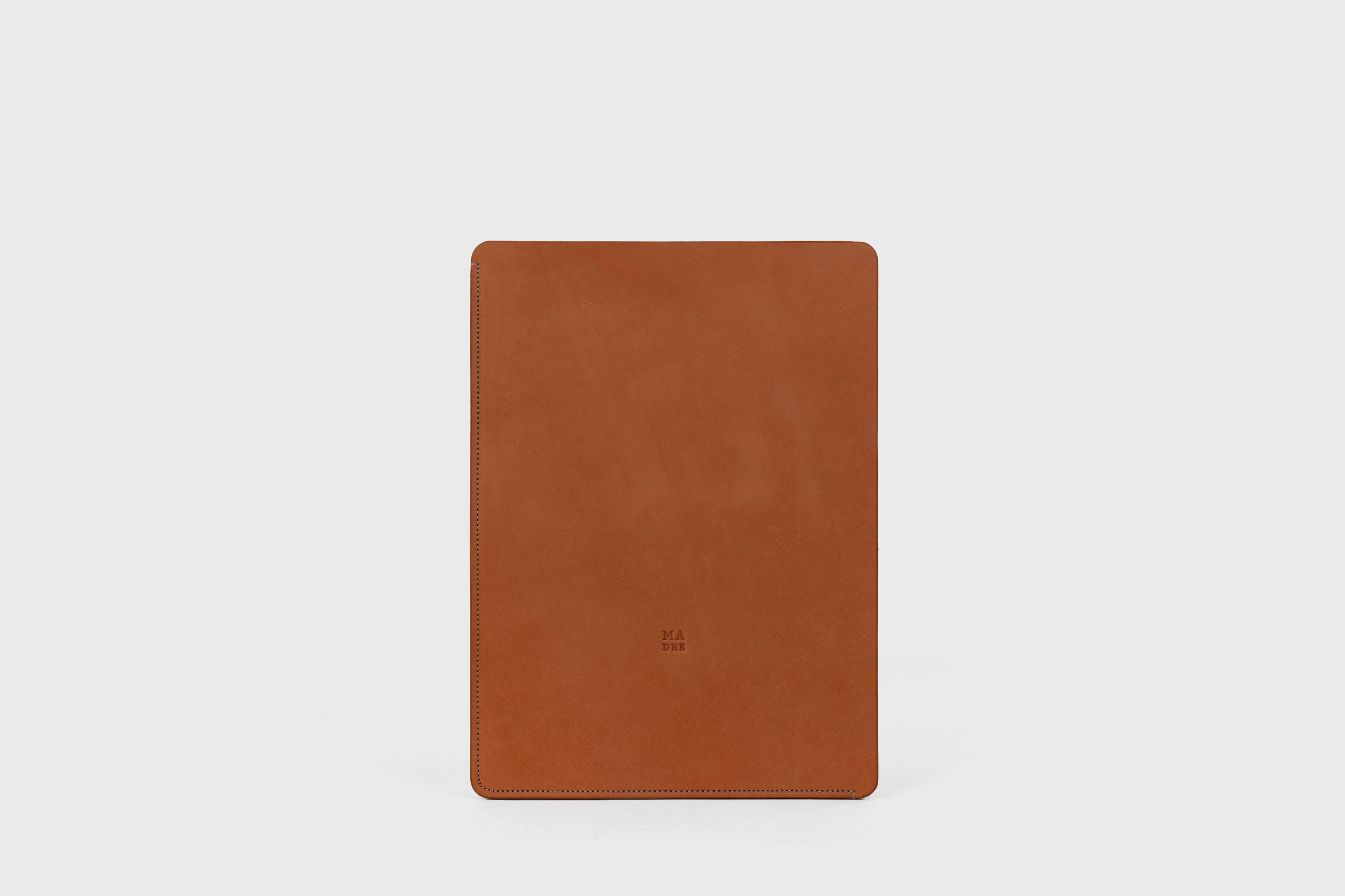 Document Folder Leather Dark Brown Color Minimalist Design Atelier Madre Manuel Dreesmann Barcelona Spain