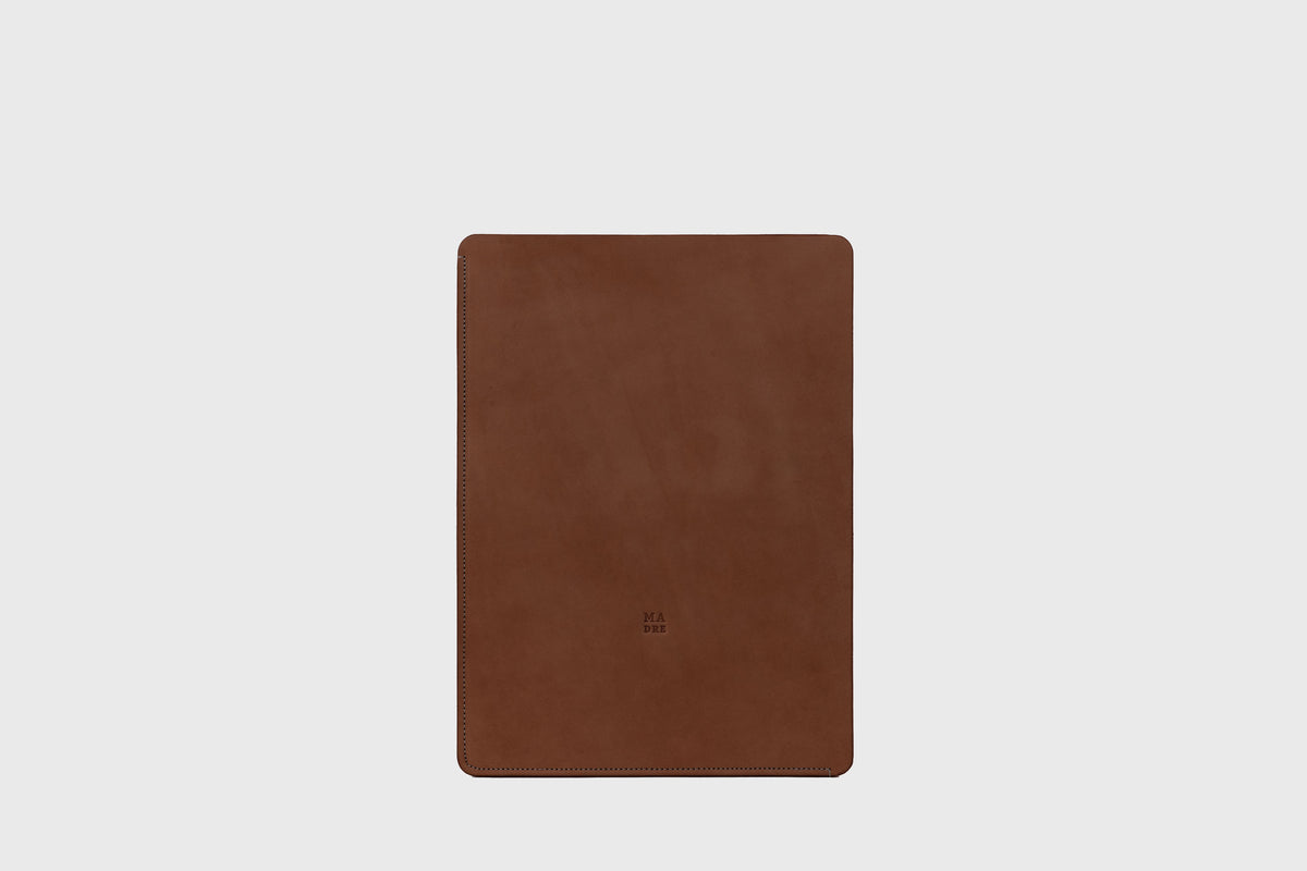 Document Folder Leather Dark Brown Color Minimalist Design Atelier Madre Manuel Dreesmann Barcelona Spain 3