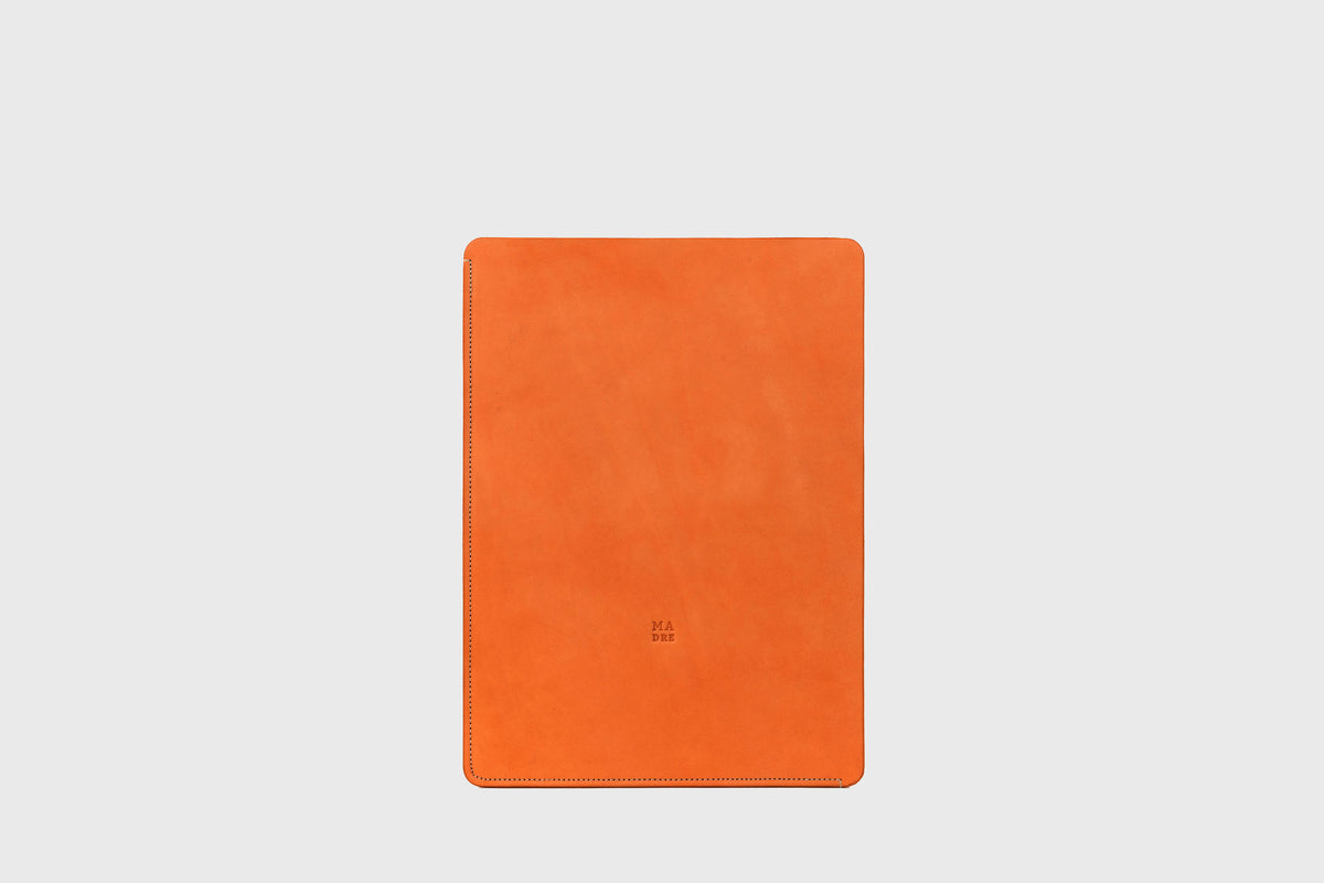 Document Folder Leather Orange Color Minimalist Design Atelier Madre Manuel Dreesmann Barcelona Spain 3