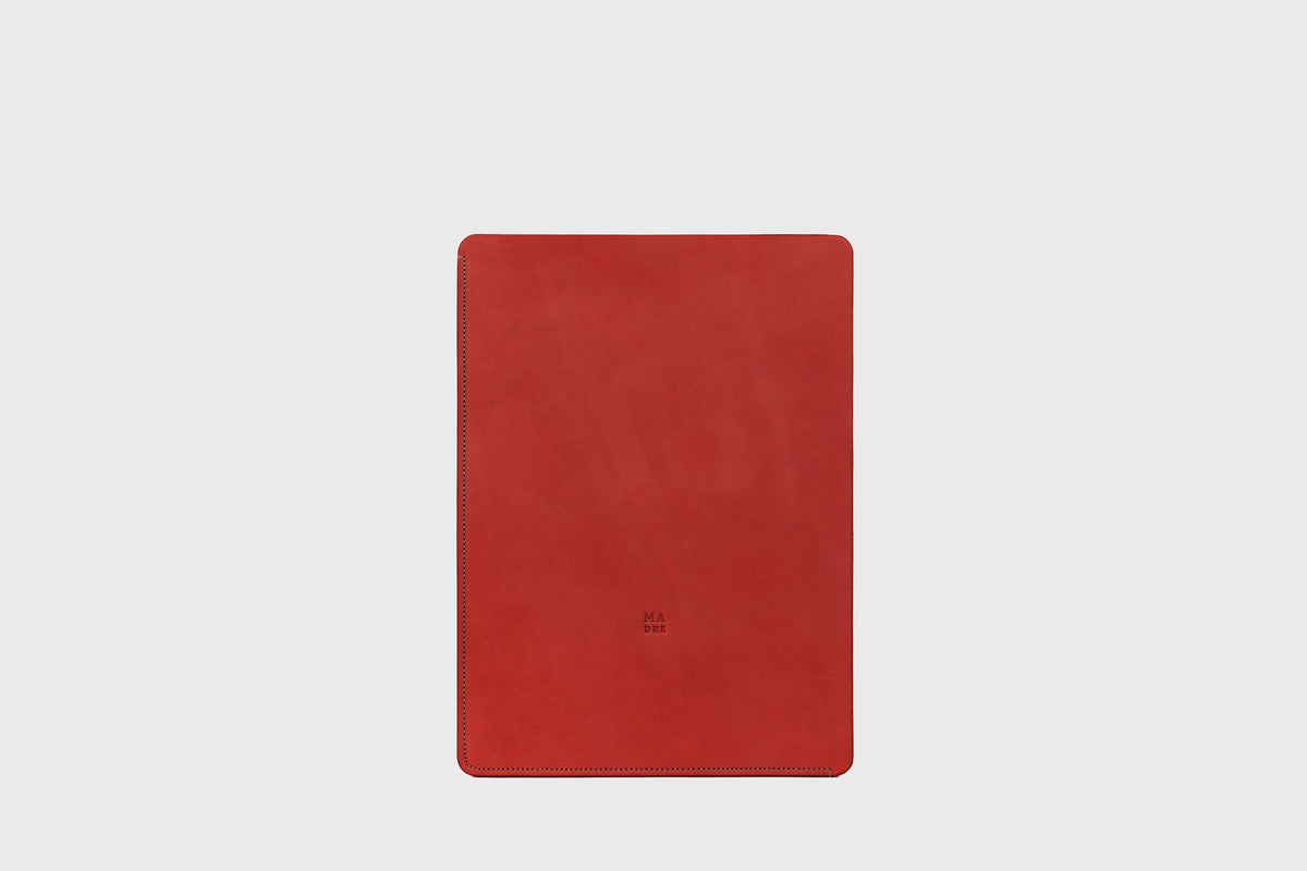 Document Folder Leather Red Color Minimalist Design Atelier Madre Manuel Dreesmann Barcelona Spain 3