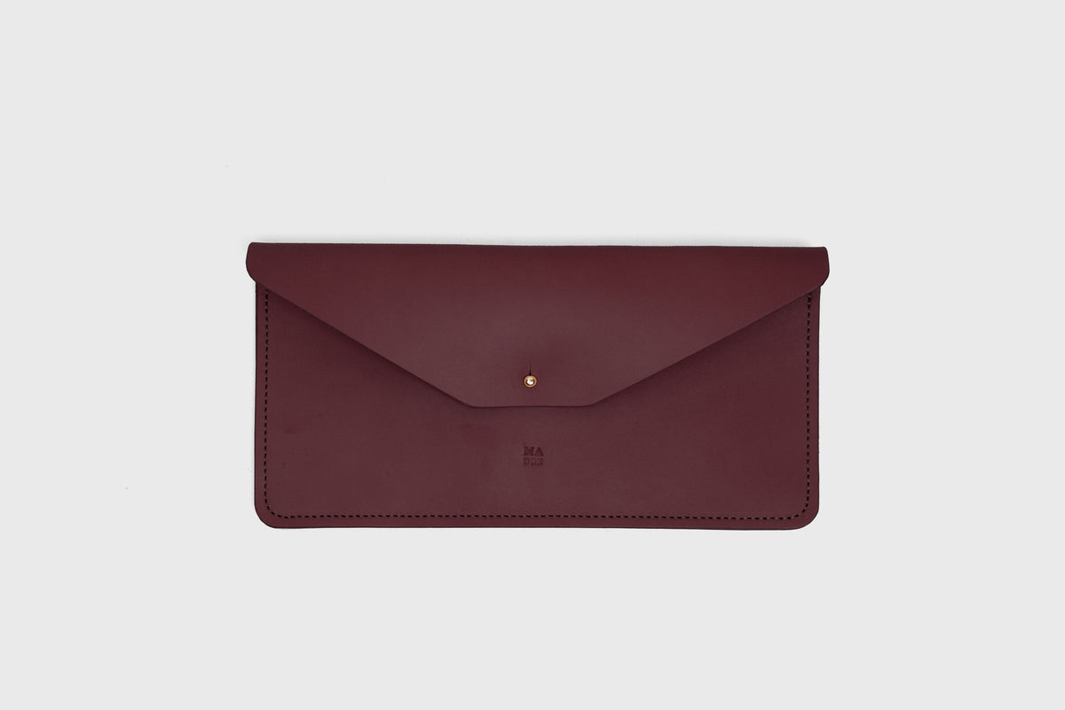 Document Holder Burgundy Colour Leather Atelier Madre Manuel Dreesmann Barcelona Spain 1
