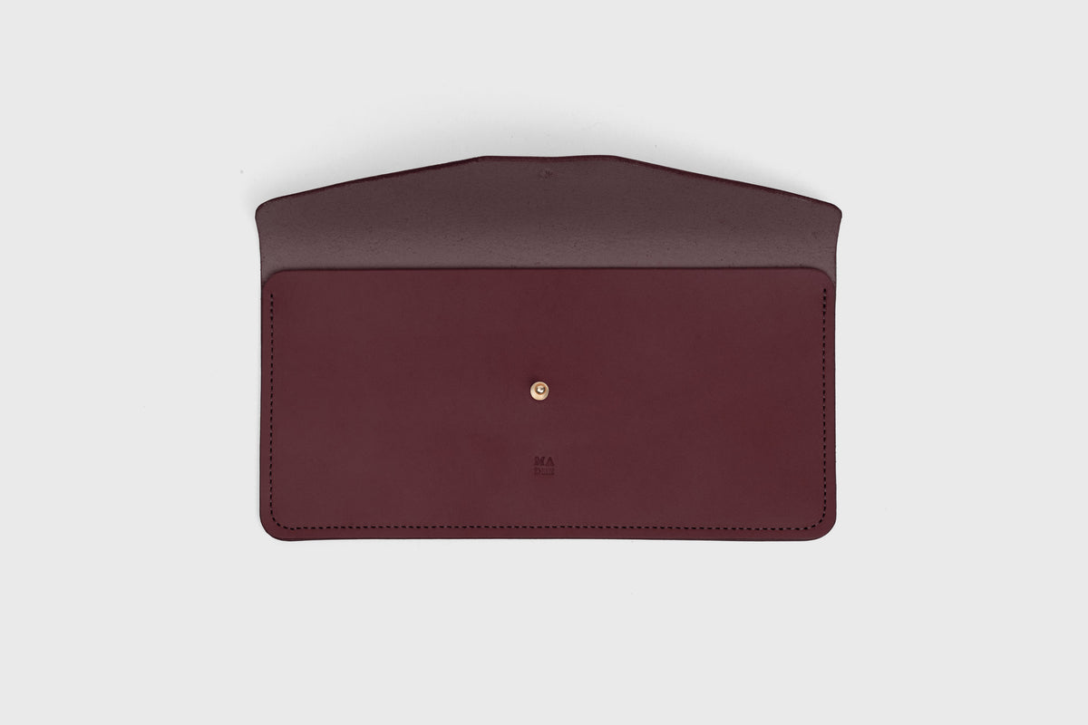 Document Holder Burgundy Colour Leather Atelier Madre Manuel Dreesmann Barcelona Spain 2