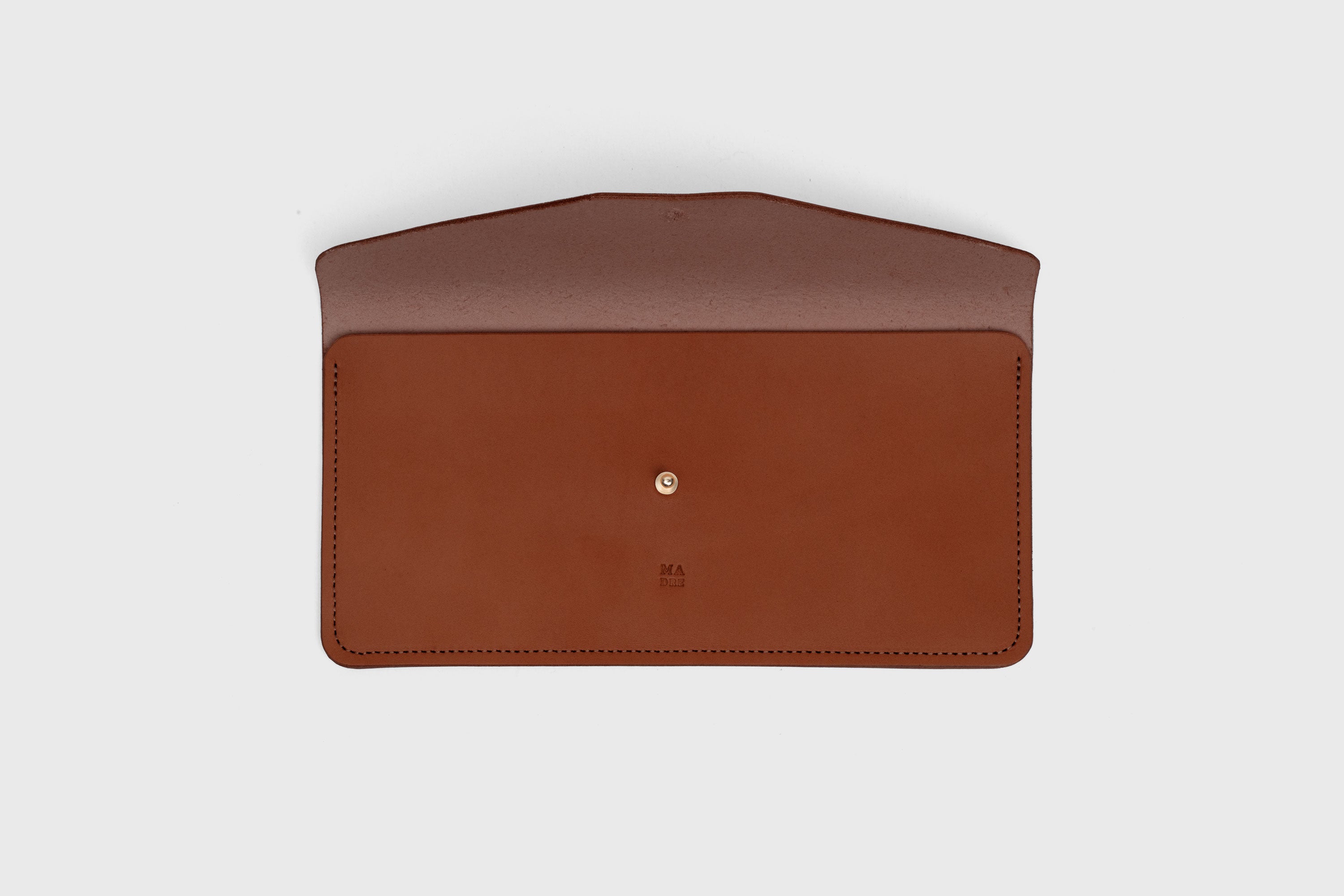 Document Holder In Dark Brown Color In Vegetable Tanned Leather Minimalistic Design Atelier Madre Manuel Dreesmann Barcelona Spain