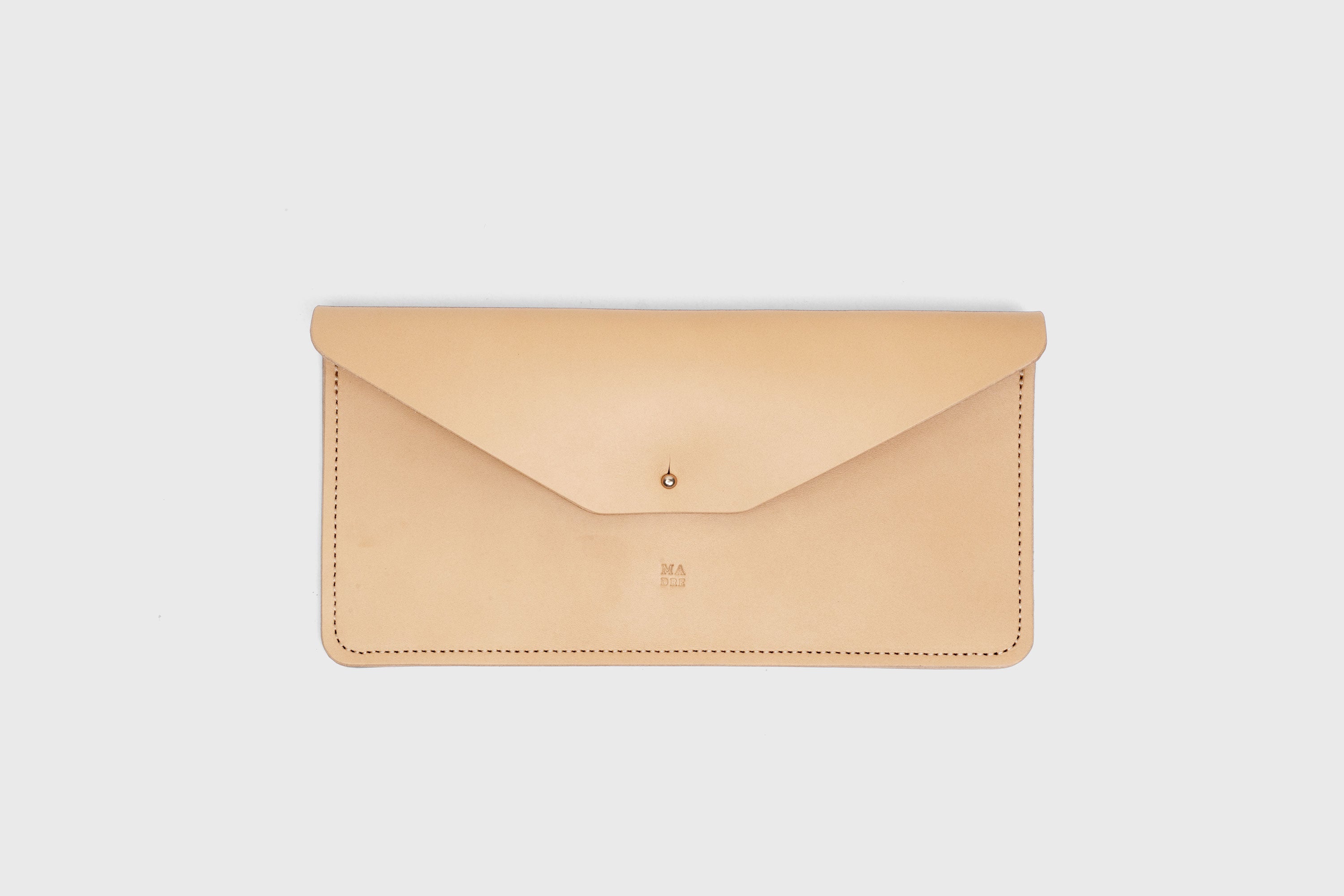 Document Holder In Natural Color In Vegetable Tanned Leather Minimalistic Design Atelier Madre Manuel Dreesmann Barcelona Spain