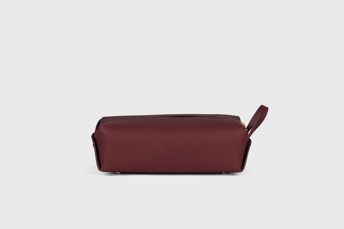Dopp Kit Leather Burgundy Atelier Madre Manuel Dreesmann Barcelona Spain 5