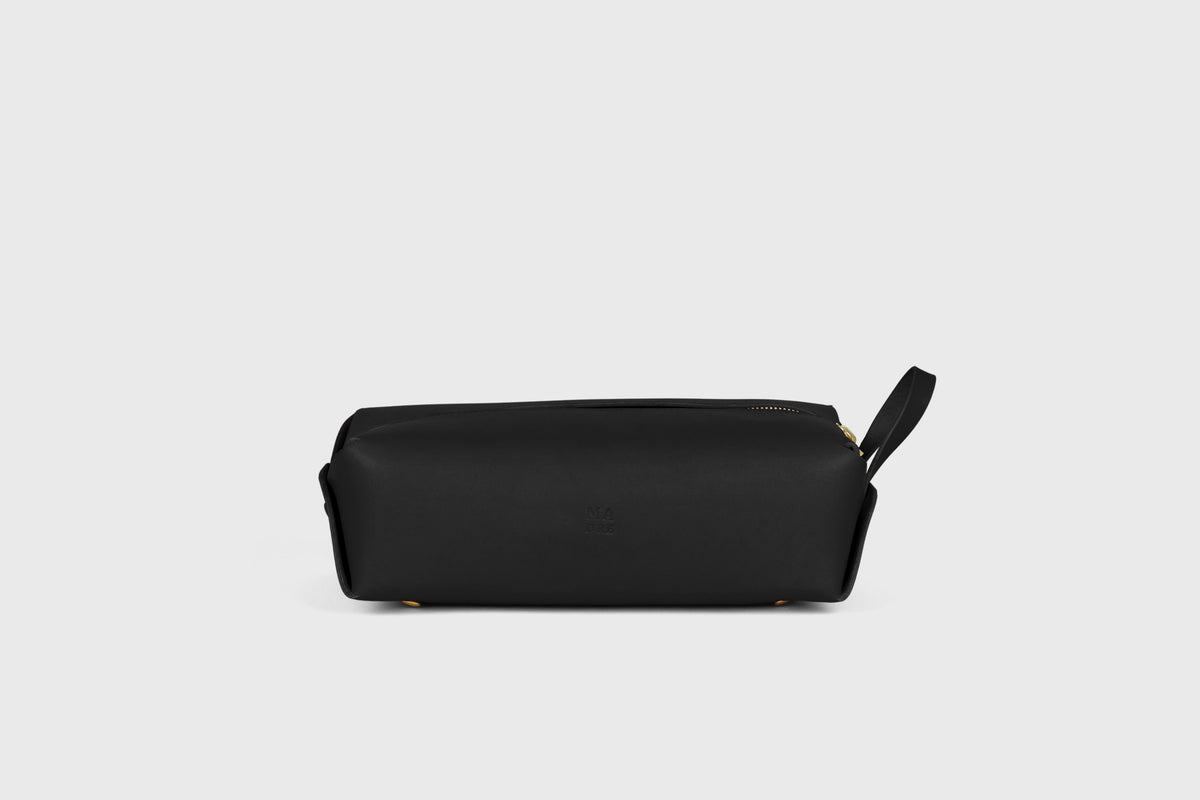 Dopp Kit Toiletry Bag Black Color Leather Travel Make Up Bag Zipper Premium Quality Minimalistic Modern Design Manuel Dreesmann Atelier Madre Barcelona Spain 5