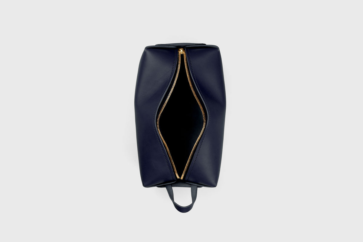 Dopp Kit Toiletry Bag Marine Blue Color Leather Travel Make Up Bag Zipper Premium Quality Minimalistic Modern Design Manuel Dreesmann Atelier Madre Barcelona Spain 4