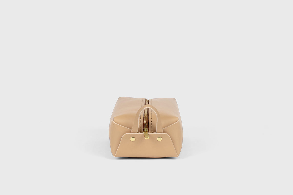 Dopp Kit Toiletry Bag Natural Color Leather Travel Make Up Bag Zipper Premium Quality Minimalistic Modern Design Manuel Dreesmann Atelier Madre Barcelona Spain 2