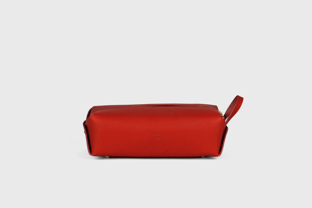 Dopp Kit Toiletry Bag Red Color Leather Travel Make Up Bag Zipper Premium Quality Minimalistic Modern Design Manuel Dreesmann Atelier Madre Barcelona Spain 5