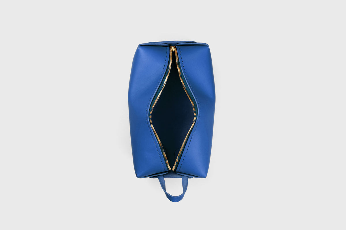 Dopp Kit Toiletry Bag Royal Blue Color Leather Travel Make Up Bag Zipper Premium Quality Minimalistic Modern Design Manuel Dreesmann Atelier Madre Barcelona Spain 4
