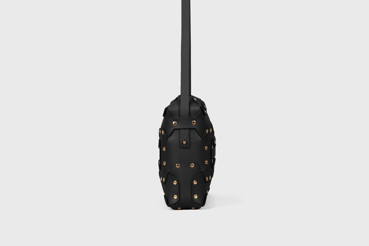 Double Rivet Bag Big Black Colour Leather Vegetable Tanned Modern Minimal Design Premium Quality Atelier Madre Manuel Dreesmann Barcelona 4
