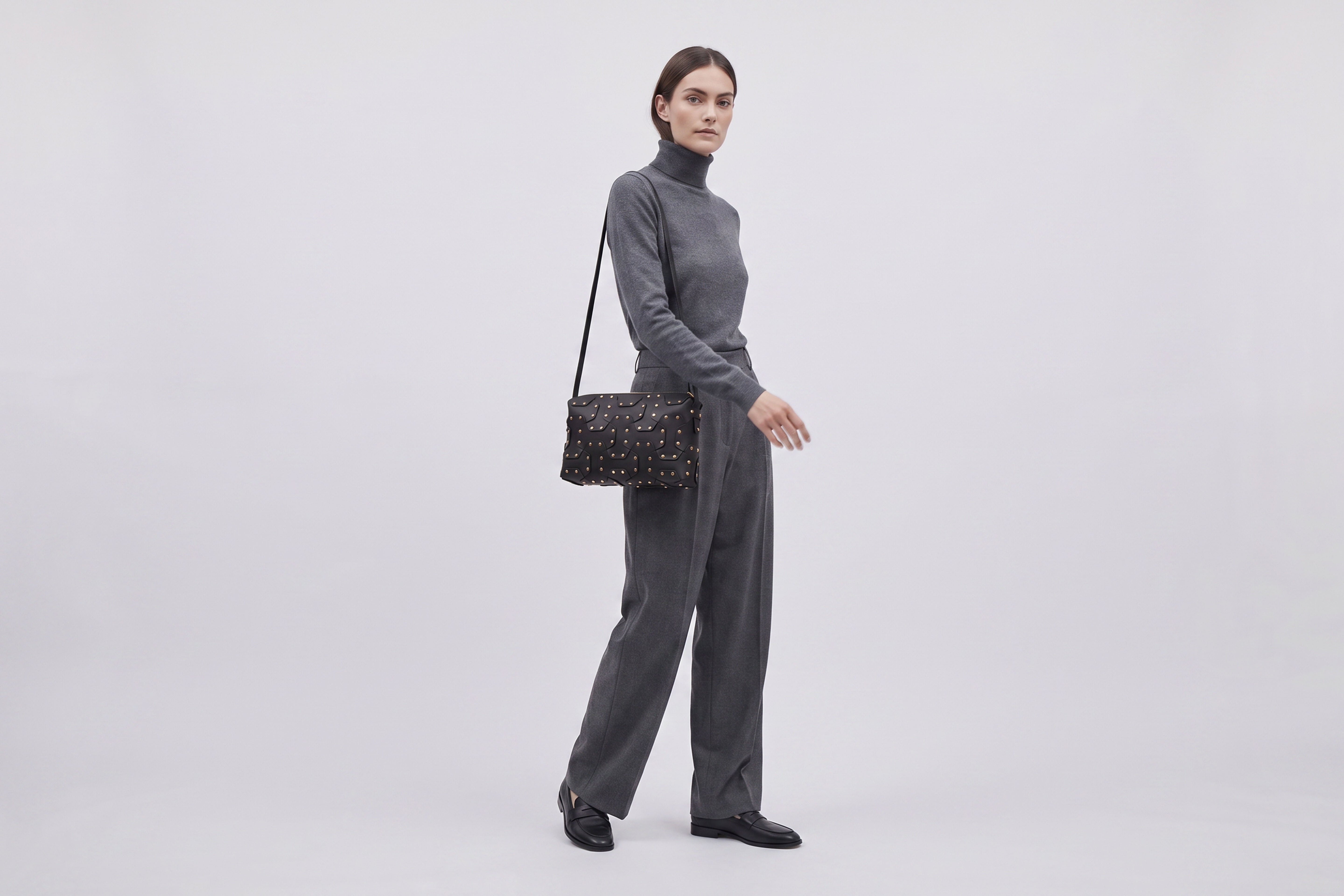 Double Rivet Bag Big on a model, Black Colour, Vegetable-Tanned Leather, Modern Minimal Design. Premium Quality, Atelier Madre, Manuel-Dreesmann, Barcelona