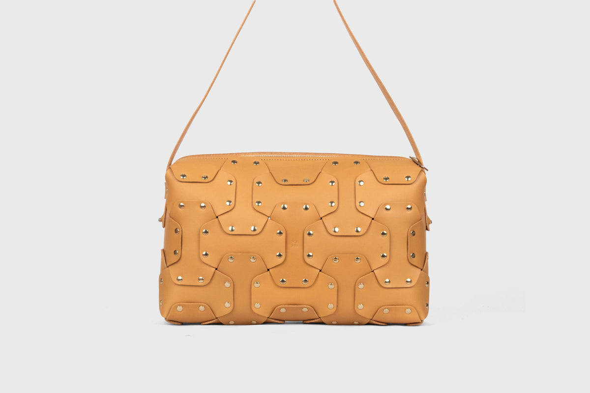 Double Rivet Bag Big Brown Colour Leather Vegetable Tanned Modern Minimal Design Premium Quality Atelier Madre Manuel Dreesmann Barcelona 2
