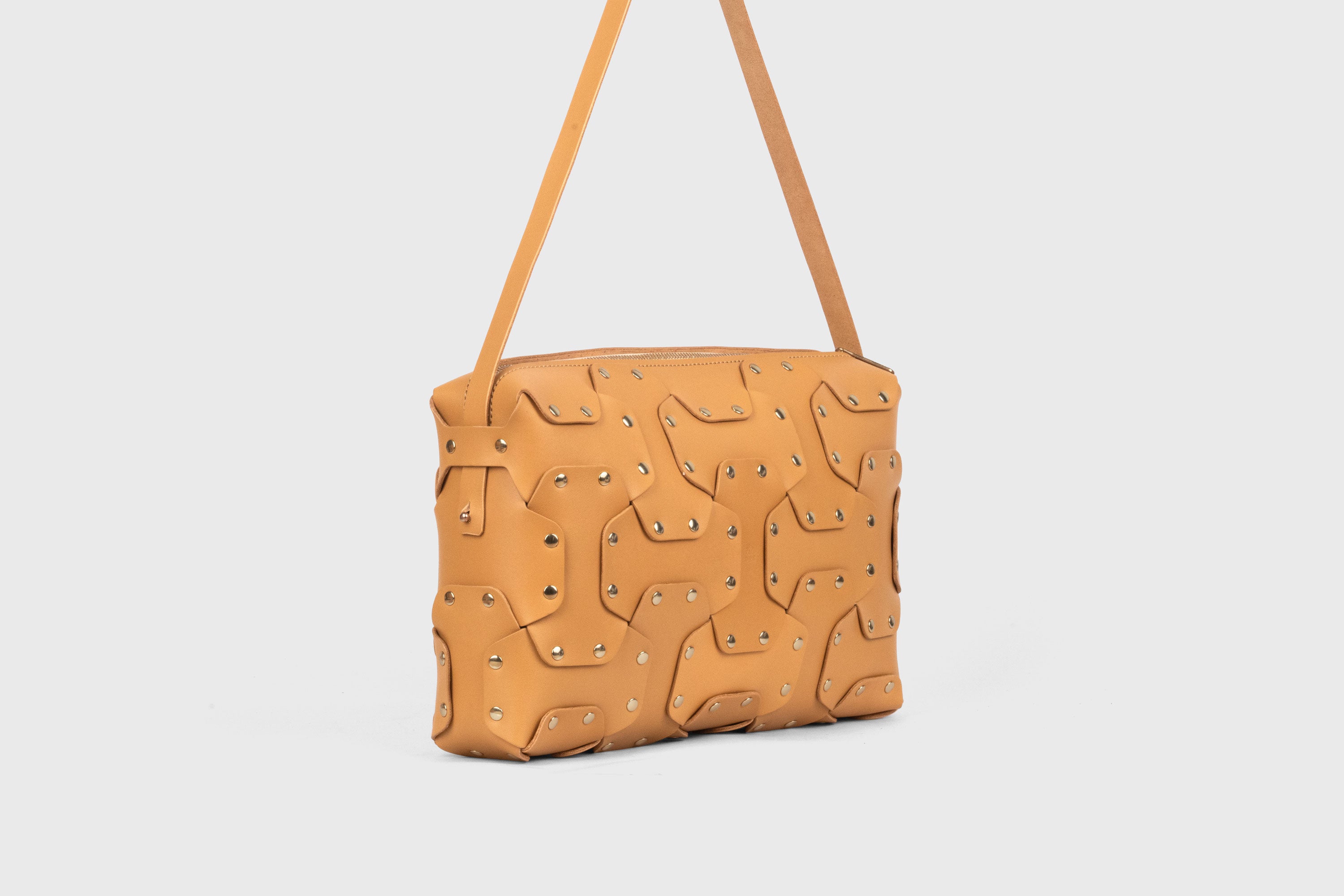 Double Rivet Bag Big, Brown Colour, Vegetable-Tanned Leather, Modern Minimal Design. Premium Quality, Atelier Madre, Manuel-Dreesmann, Barcelona