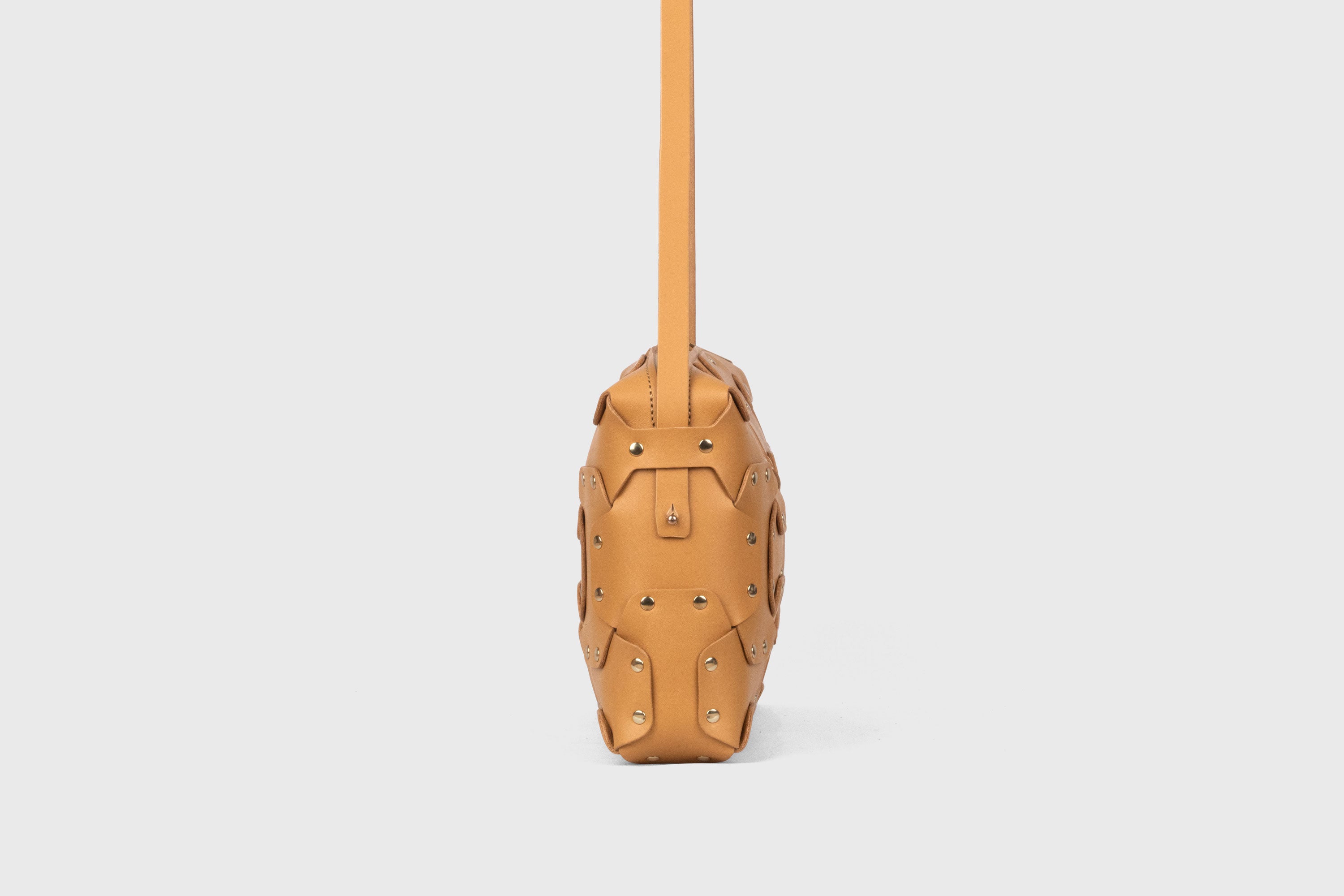 Double Rivet Bag Big, Brown Colour, Vegetable-Tanned Leather, Modern Minimal Design. Premium Quality, Atelier Madre, Manuel-Dreesmann, Barcelona
