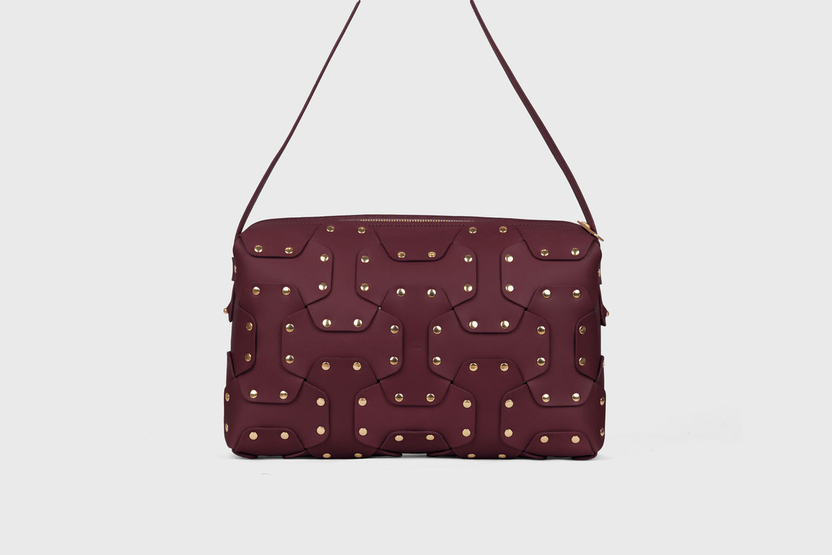 Double Rivet Bag Big Burgundy Colour Leather Vegetable Tanned Modern Minimal Design Premium Quality Atelier Madre Manuel Dreesmann Barcelona Spain 2